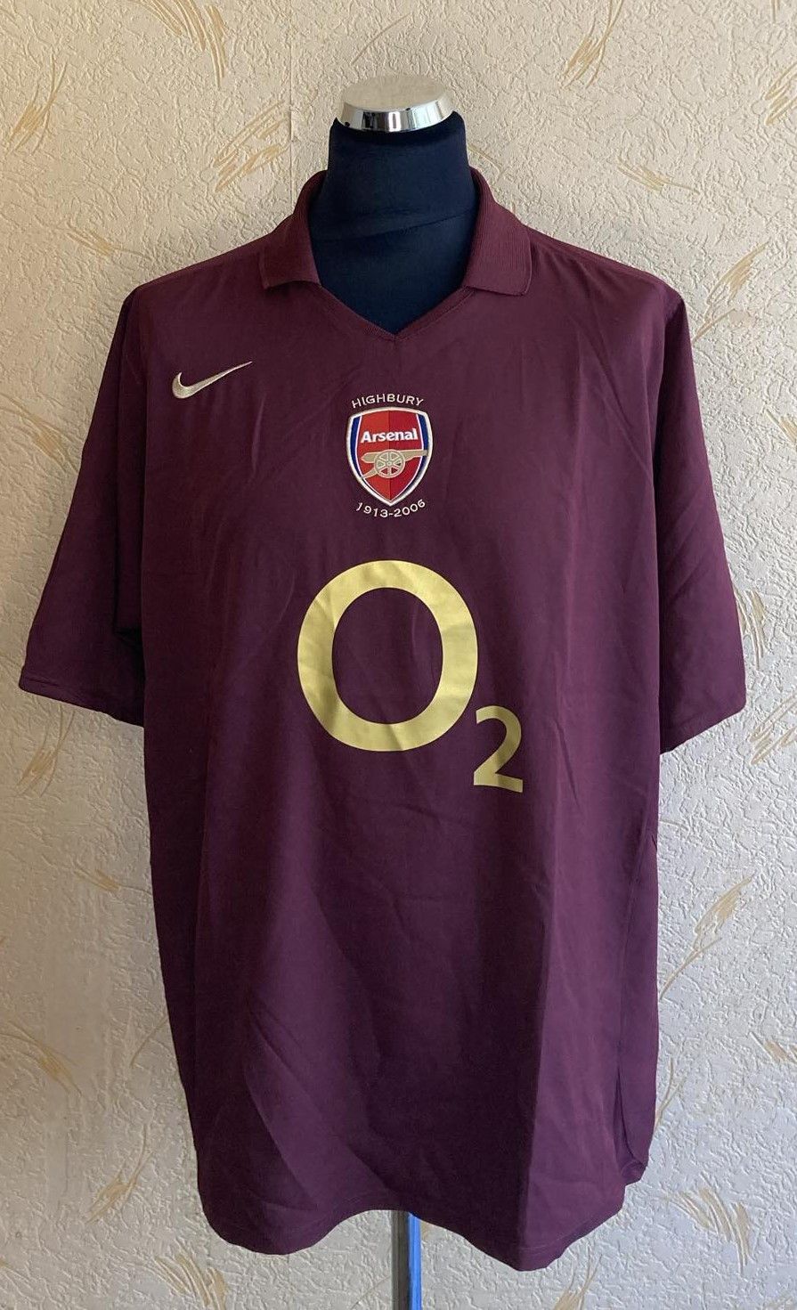 Image of Arsenal London 2005-2006 Nike Football Jersey Size. XL in Burgandy, Men's