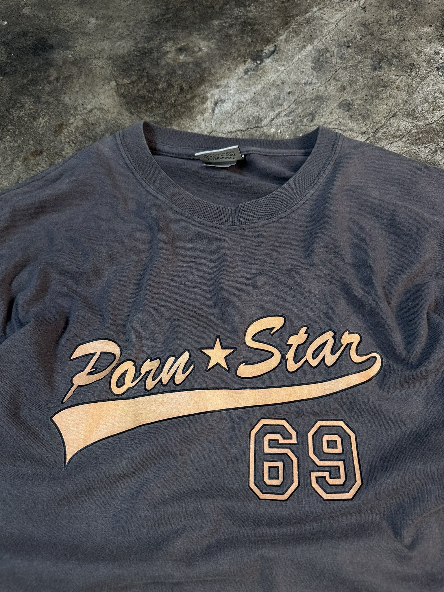 Hook-Ups 00s Vintage Pornstar 69 Logo Spellout Skate T-shirt Size US M / EU 48-50 / 2 - 4 Thumbnail