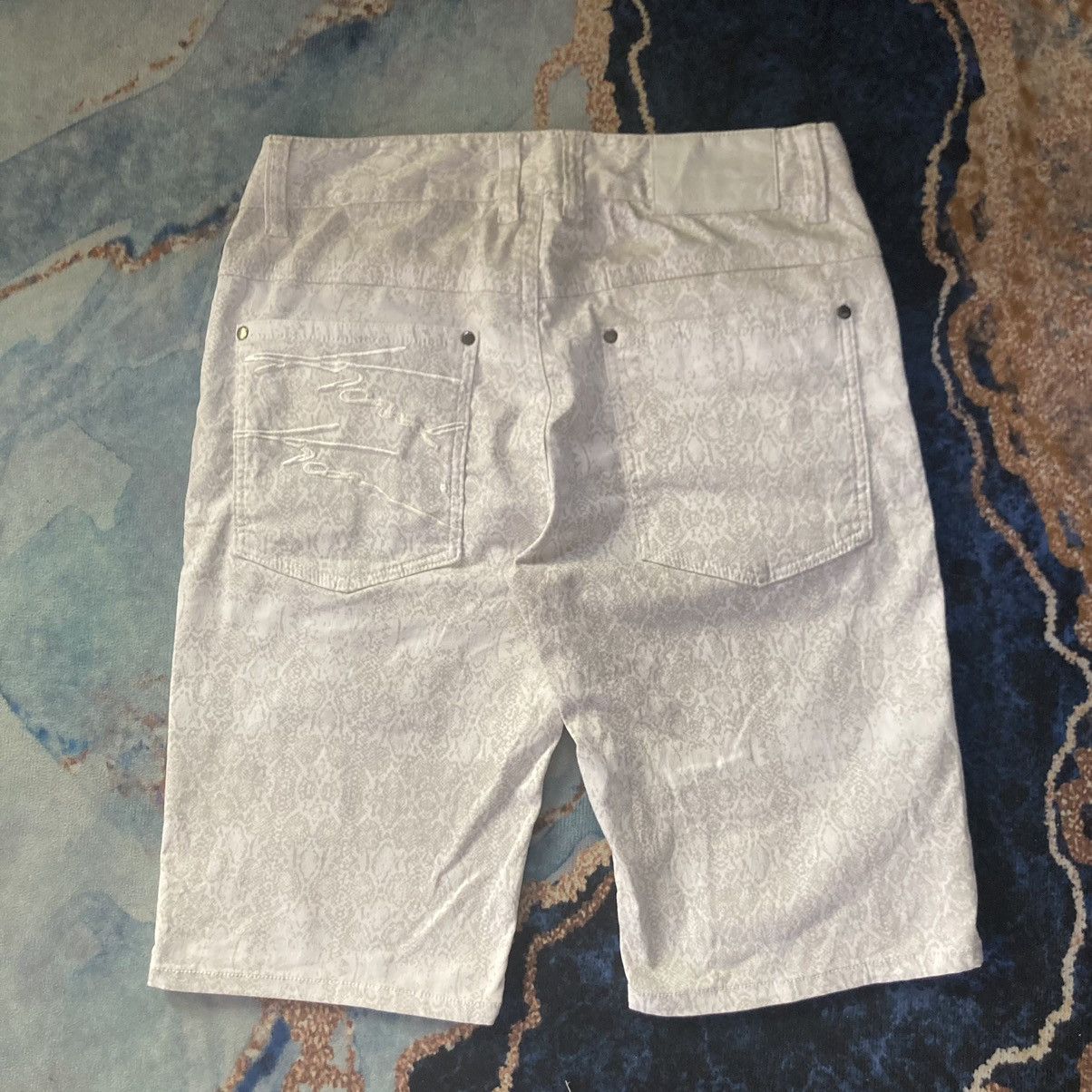 Karl Kani KARL KANI GOLF SNAKE SKINS MOTIF SHORT PANTS Size US 33 - 2 Thumbnail
