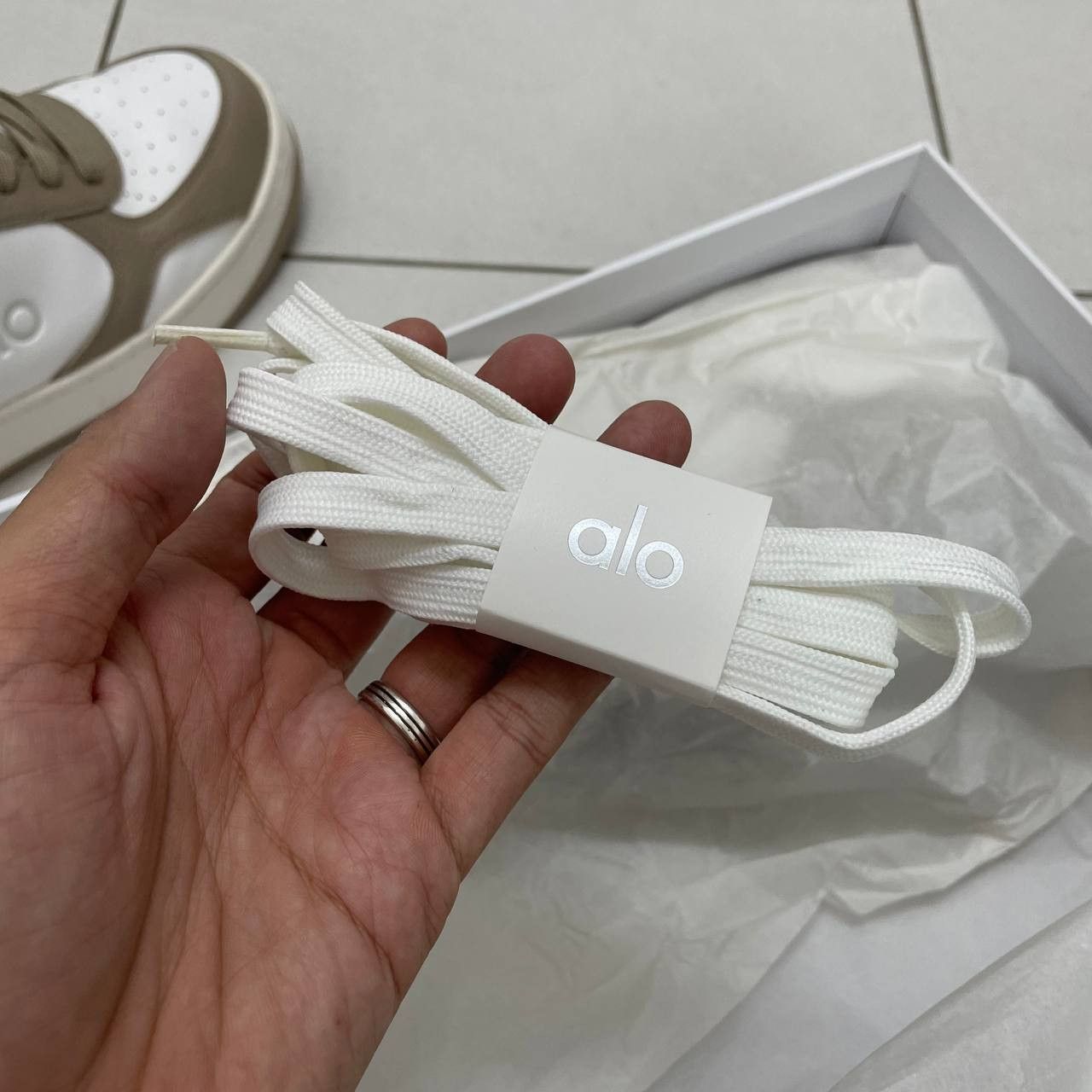 Alo [11US] ALO YOGA SNEAKERS RECOVERY MODE GRAVEL WHITE Size US 11 / EU 44 - 6 Thumbnail