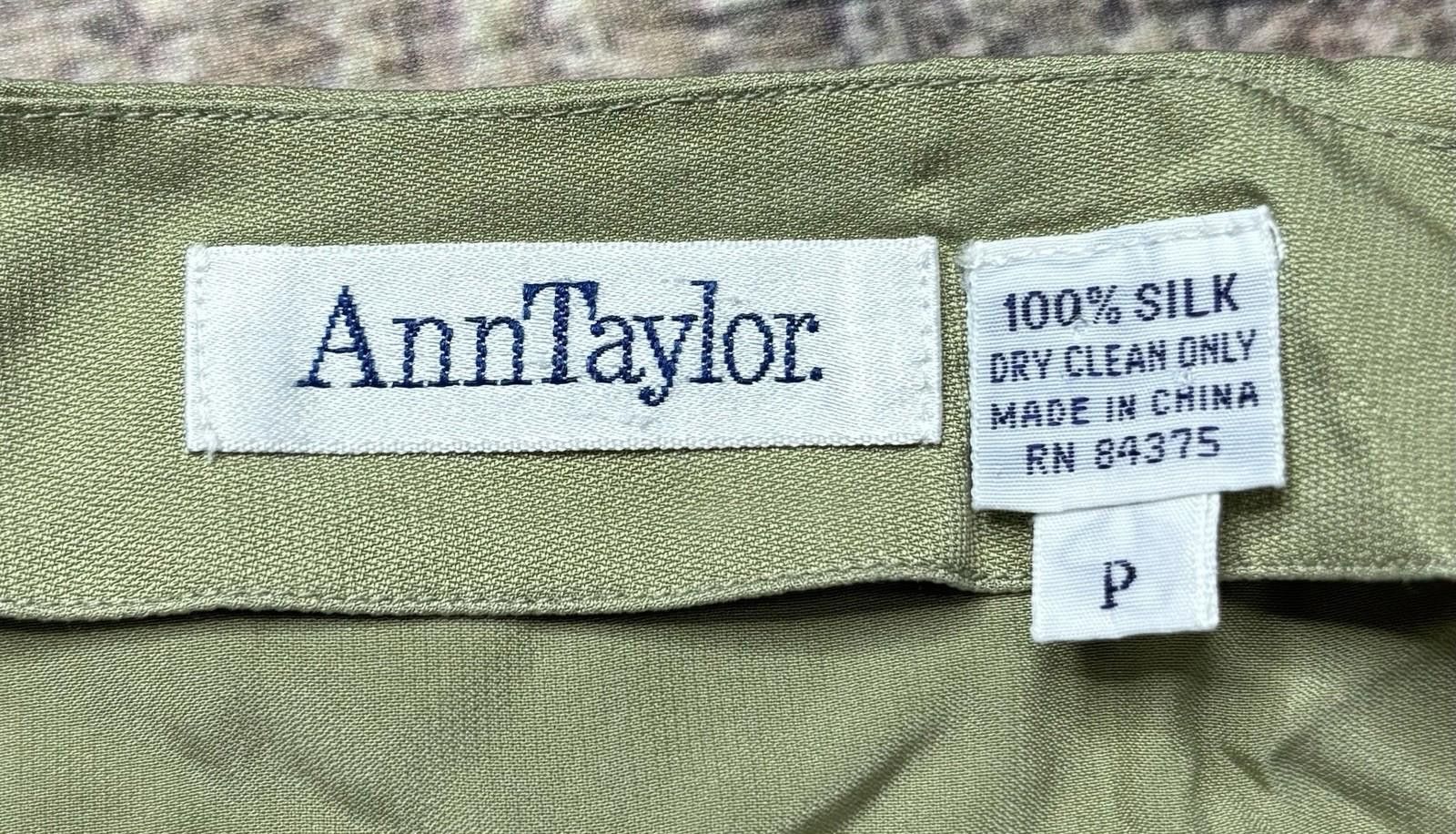 Ann Taylor 90s Ann Taylor Silk Top Women's Size Petite Green VTG Size S / US 4 / IT 40 - 2 Thumbnail