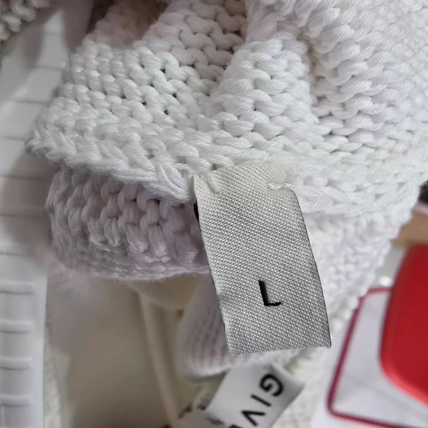 Givenchy Givenchy misaligned logo sweater L 99 Size US L / EU 52-54 / 3 - 6 Thumbnail