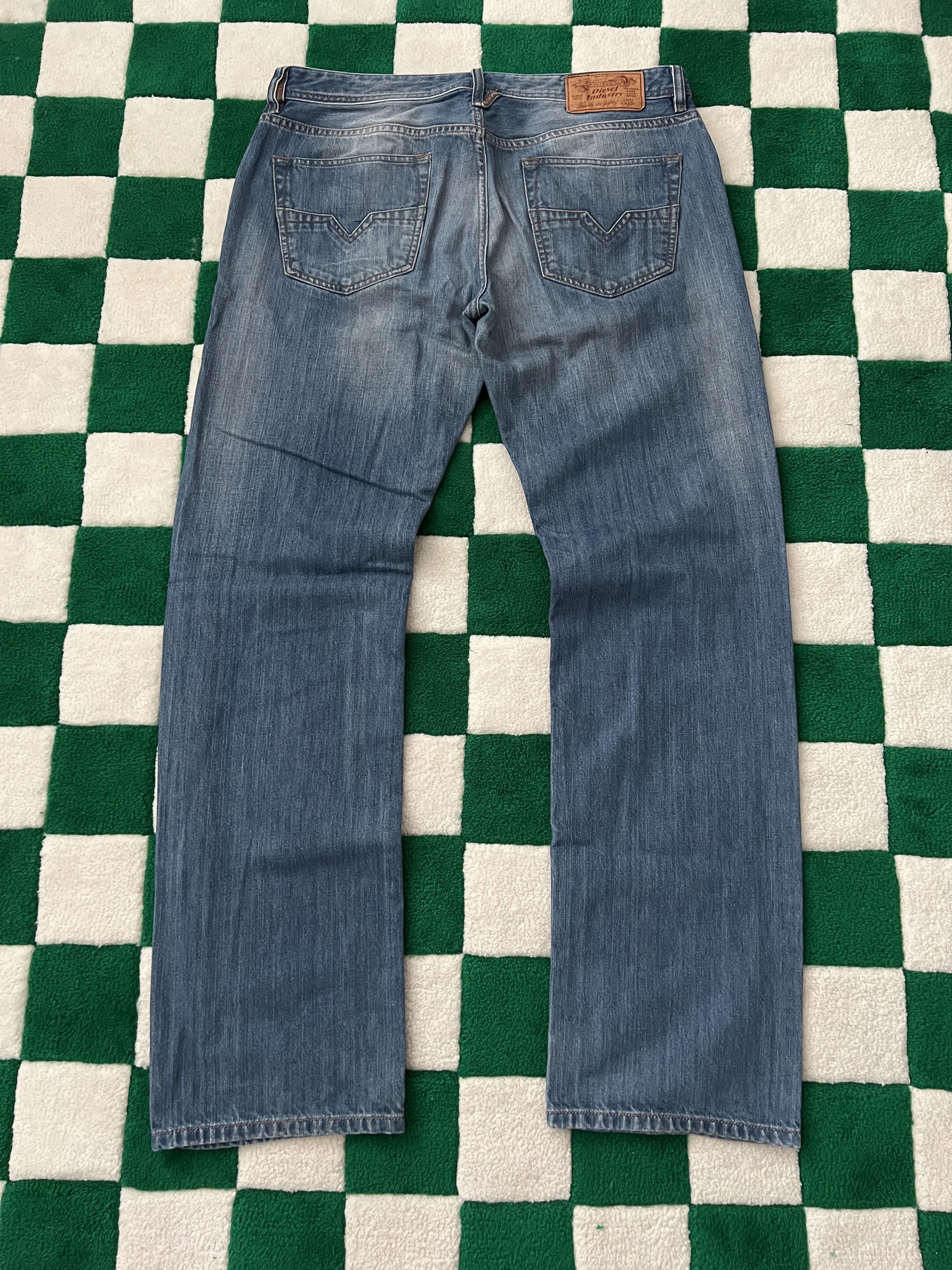 Diesel Vintage Y2K Diesel Larkee Washed Denim Jeans Size W34 L32 Size US 34 / EU 50 - 1 Thumbnail