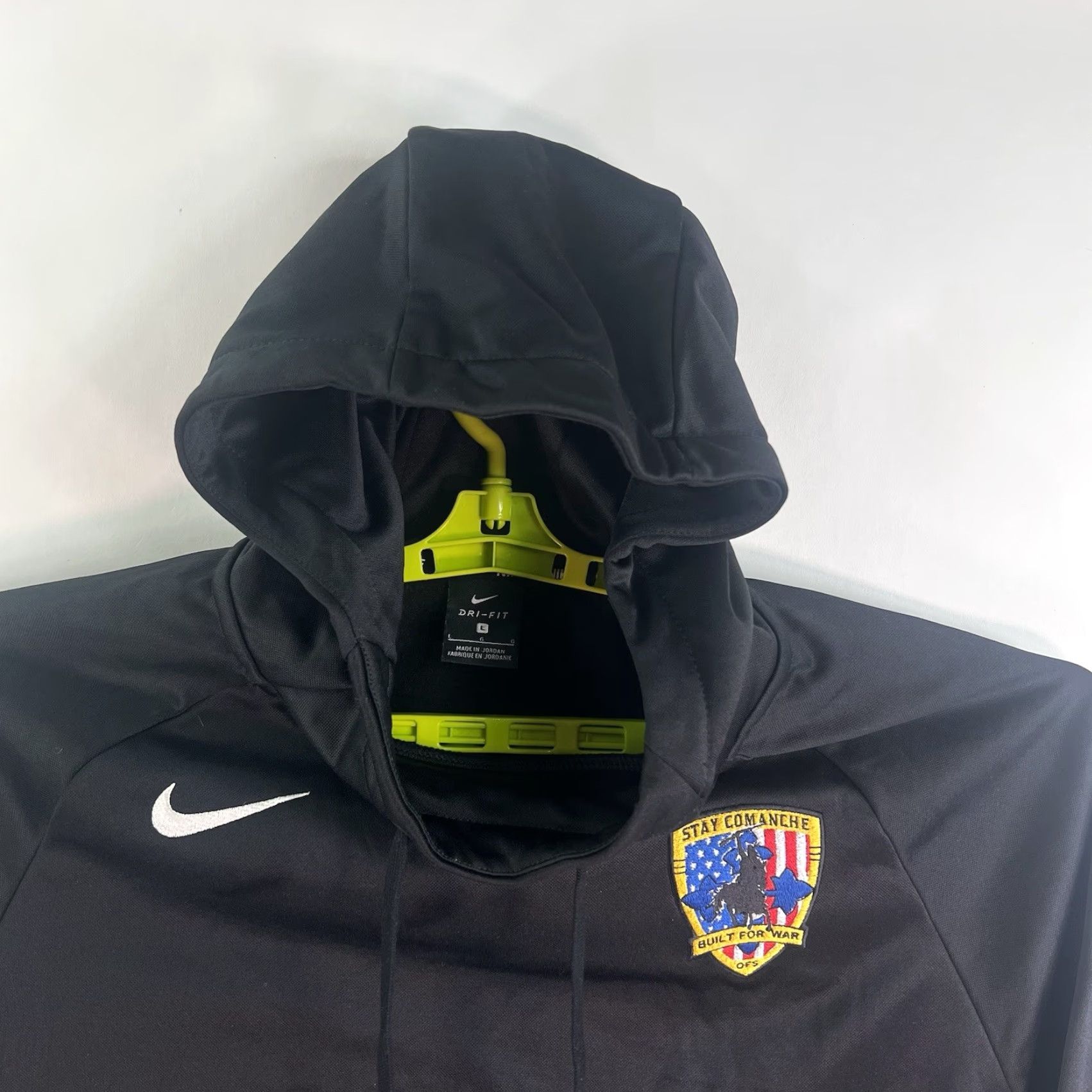 Nike VINTAGE Nike Hoodie Men Size L Black Dri-Fit Stay Camanche Built for War Pullover Hooded Sportswear 90s/Concert-esque? Size US L / EU 52-54 / 3 - 4 Thumbnail