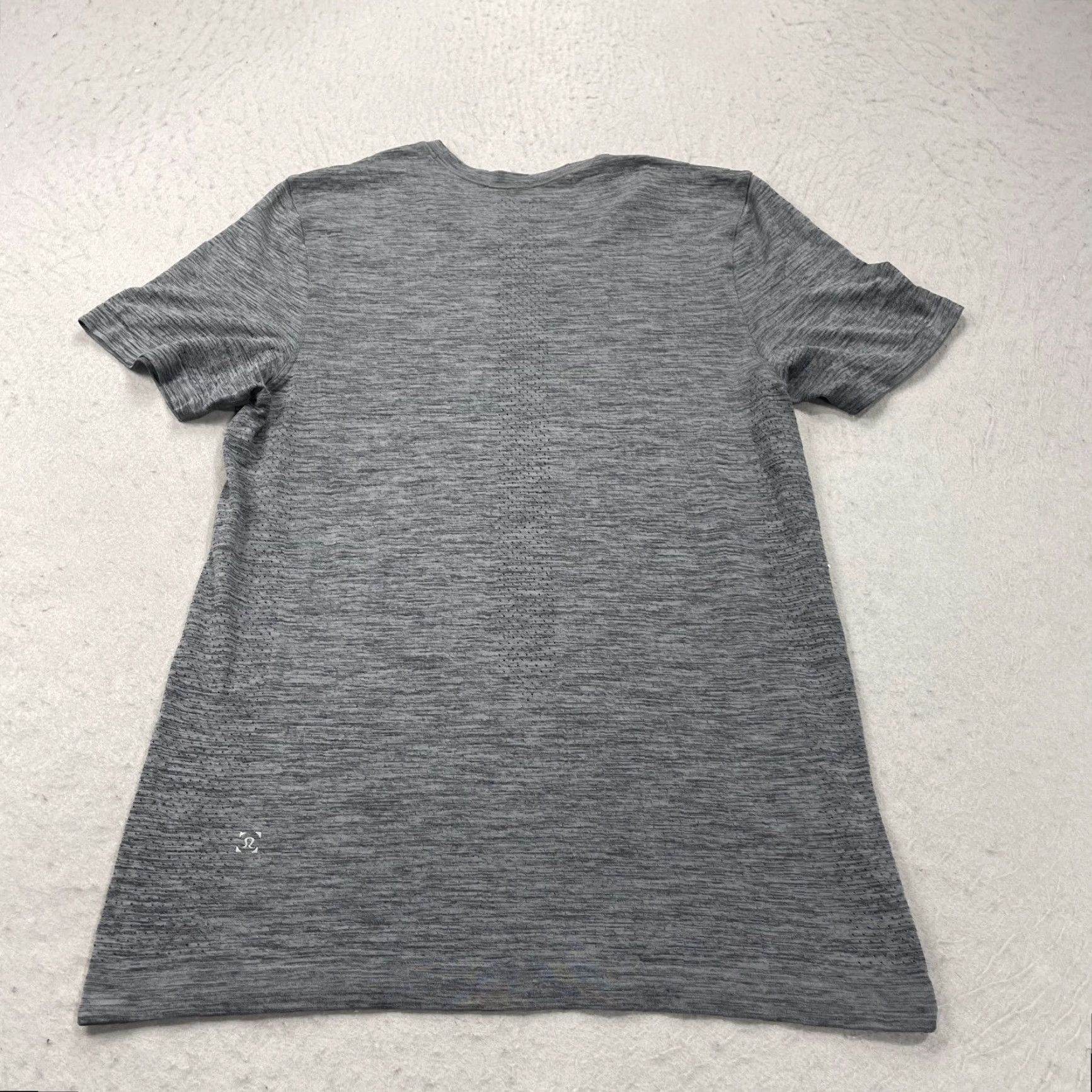 Lululemon Lululemon Shirt Mens S Gray Short Sleeve Metal Vent Tech Workout Logo Size US S / EU 44-46 / 1 - 4 Thumbnail