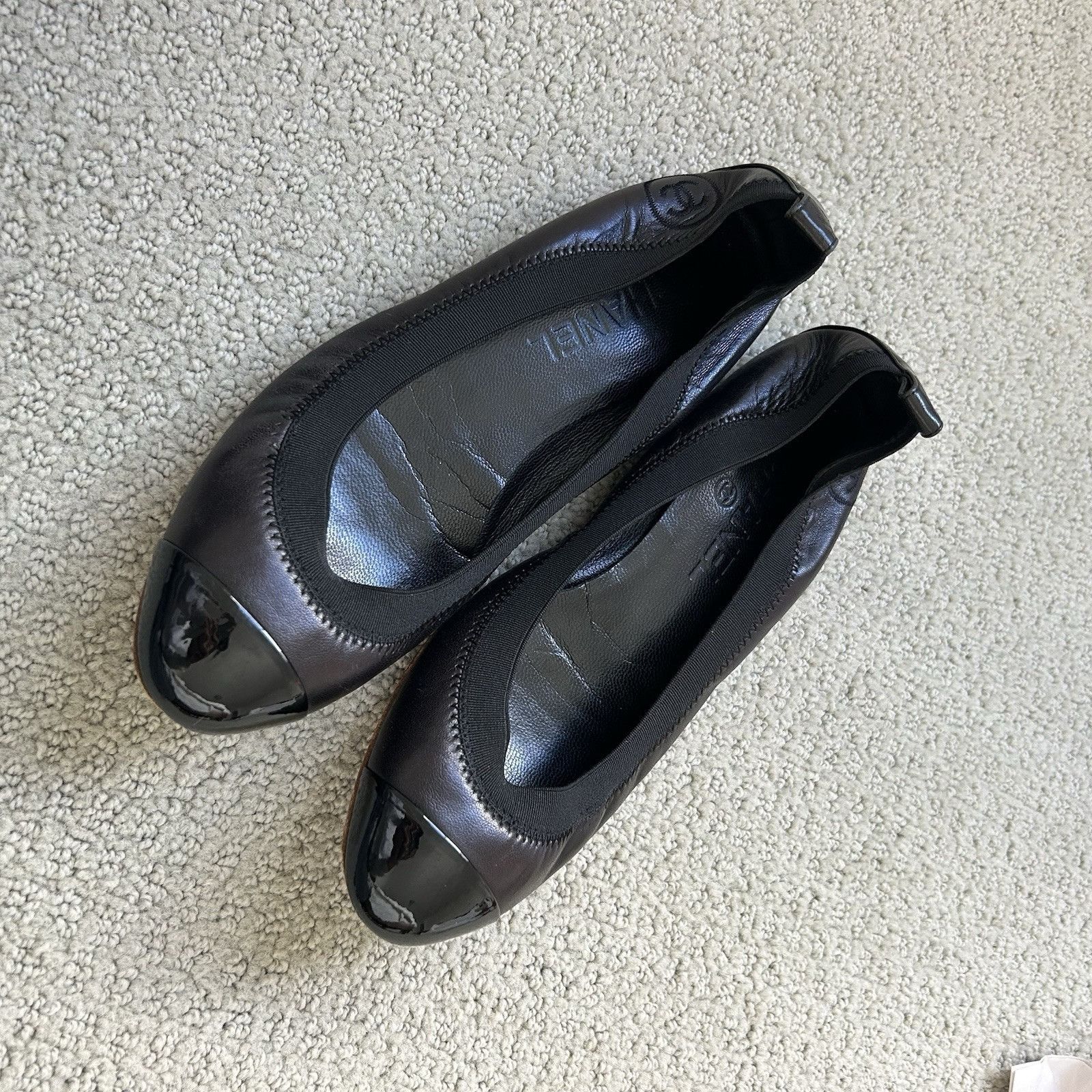 Chanel CHANEL Women’s Cap Toe Black Leather Ballet Flats Logo CC Si Size US 6.5 / IT 36.5 - 14 Thumbnail