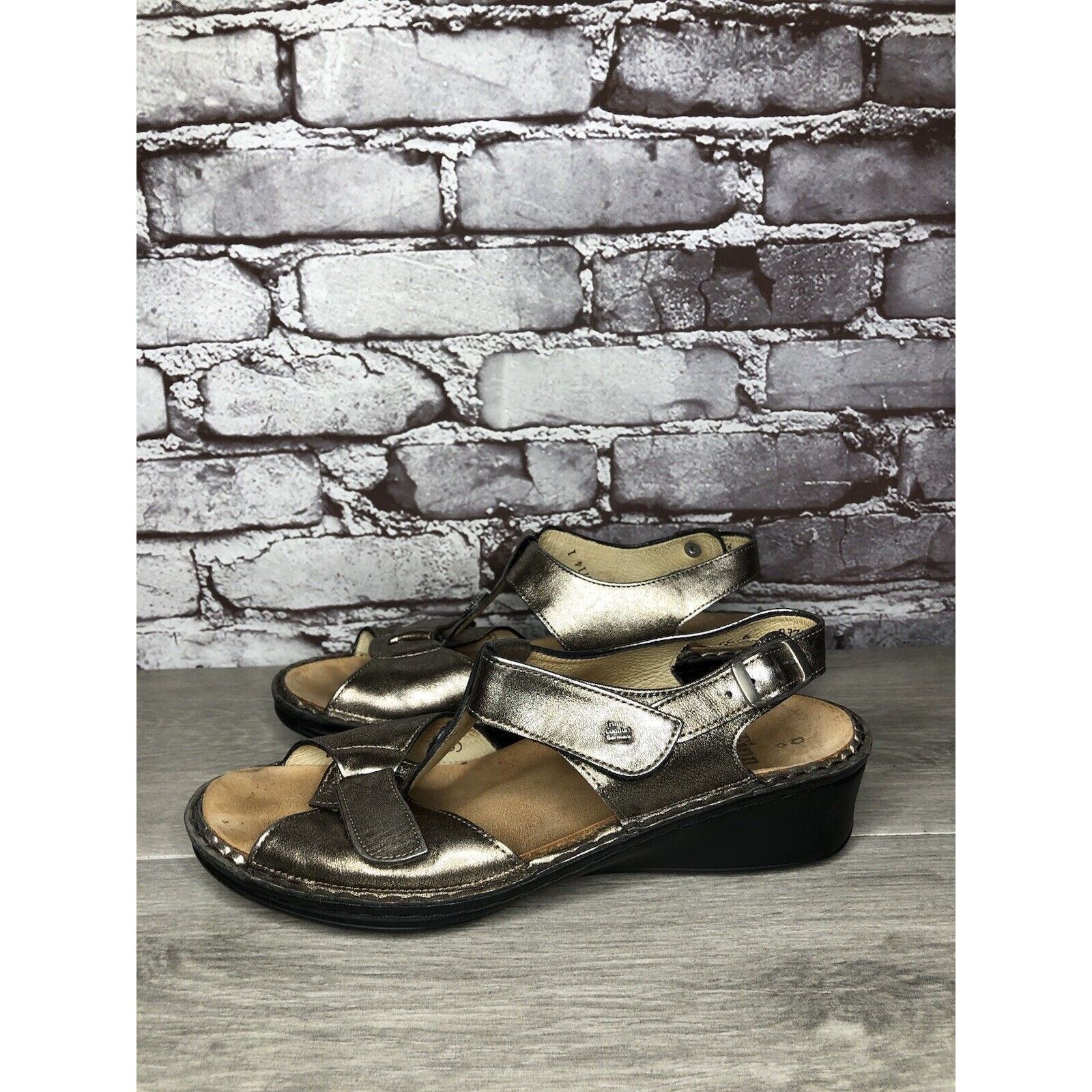 Other FINN COMFORT Adana Pewter Metallic Leather Strap Wedge Sanda Size US 8 / IT 38 - 13 Thumbnail