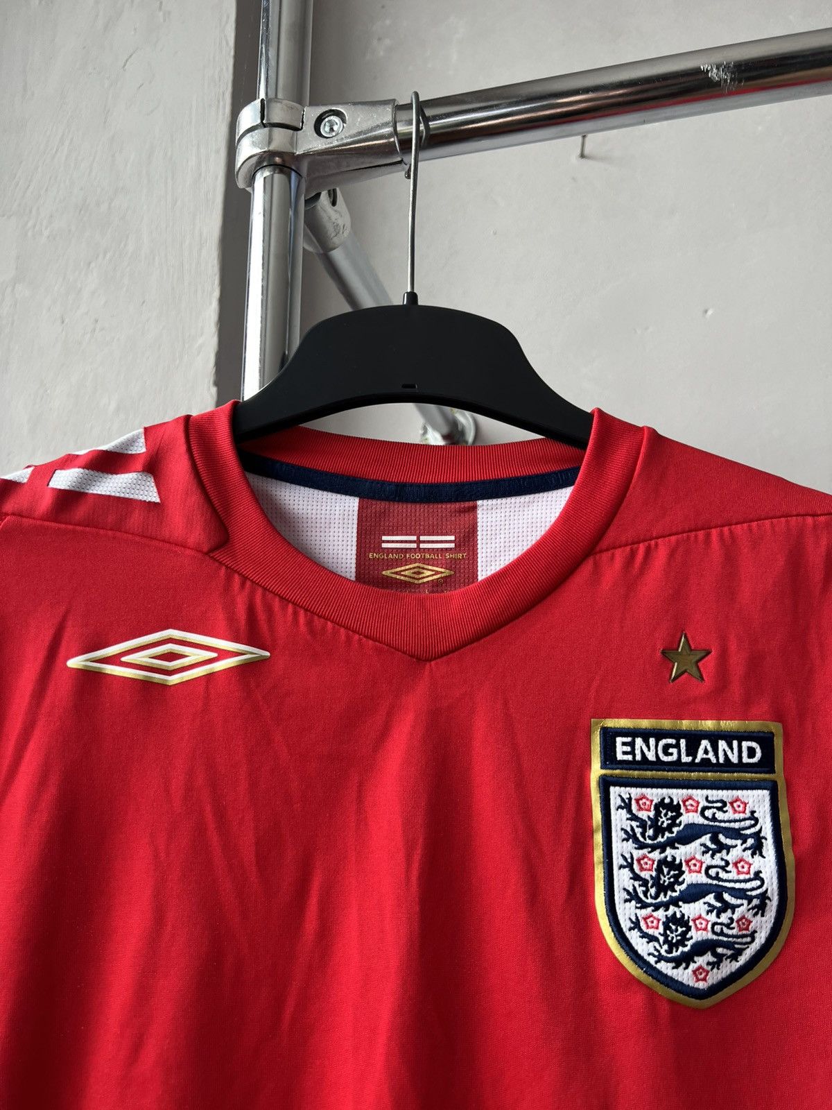 Umbro 2004/06 ENGLAND TEAM AWAY SOCCER JERSEY FOOTBALL SHIRT SZ L Size US L / EU 52-54 / 3 - 4 Thumbnail