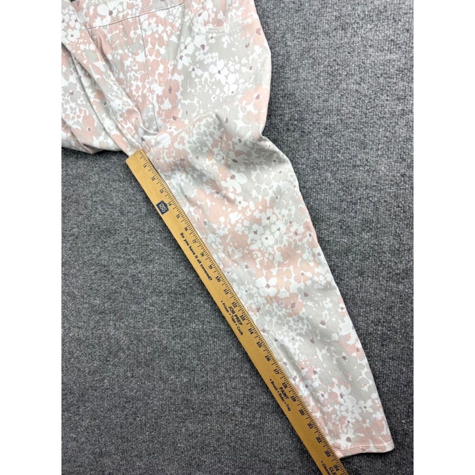 Spanx Spanx Pull On Jeans Women's L Gray Pink Floral Print Hi Rise Cropped Size 36" / US 14 / IT 50 - 7 Thumbnail