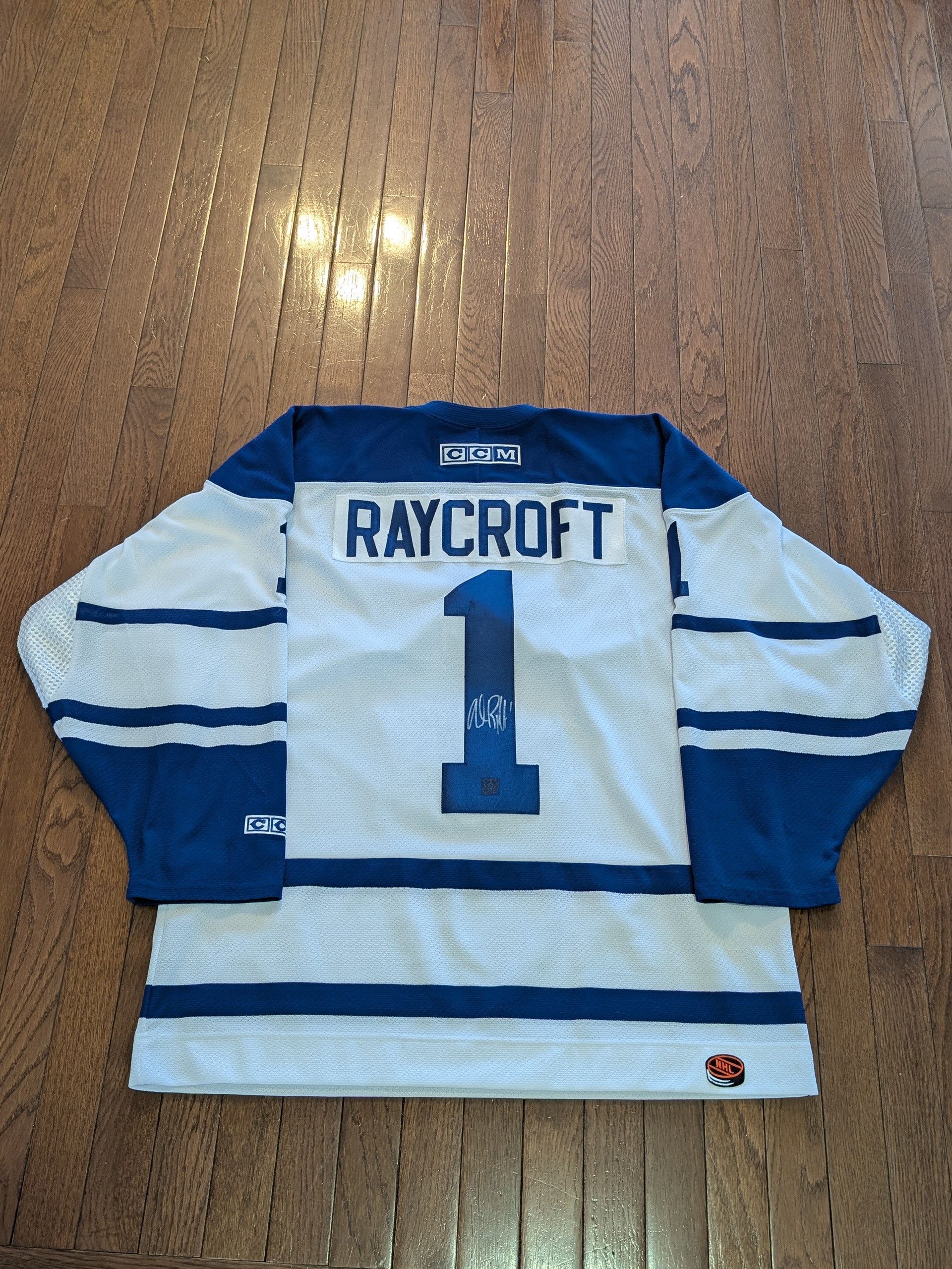 Ccm Andrew Raycroft Signed Toronto Maple Leafs CCM Jersey Sz L Size US L / EU 52-54 / 3 - 3 Thumbnail