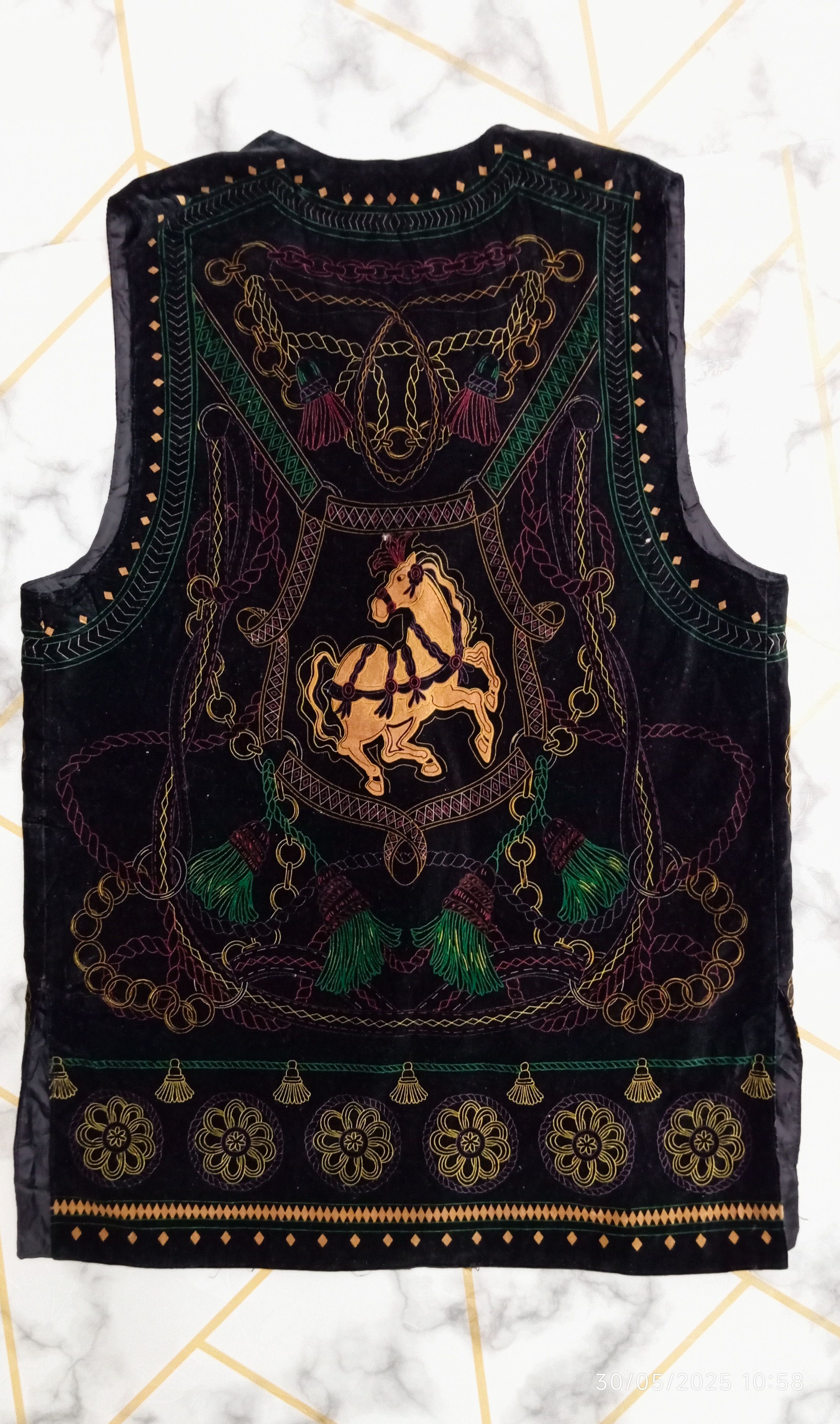 Art Comes First × Japanese Brand × Vintage Vintage Rose Fashion velvet Vest Size US S / EU 44-46 / 1 - 2 Thumbnail