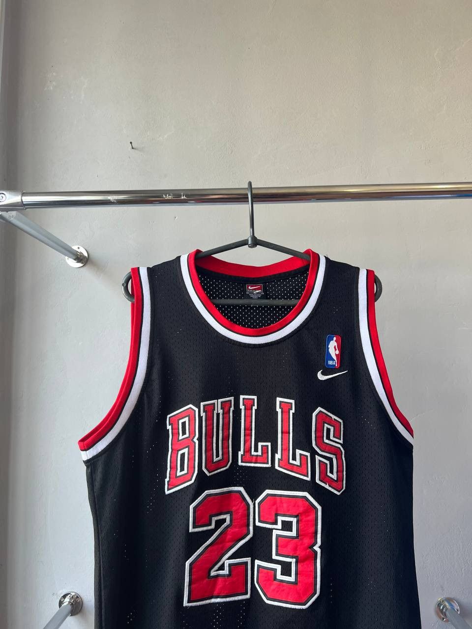 NBA 2001 CHICAGO BULLS #23 JORDAN NIKE BASKETBALL JERSEY ICONIC Size US S / EU 44-46 / 1 - 3 Thumbnail