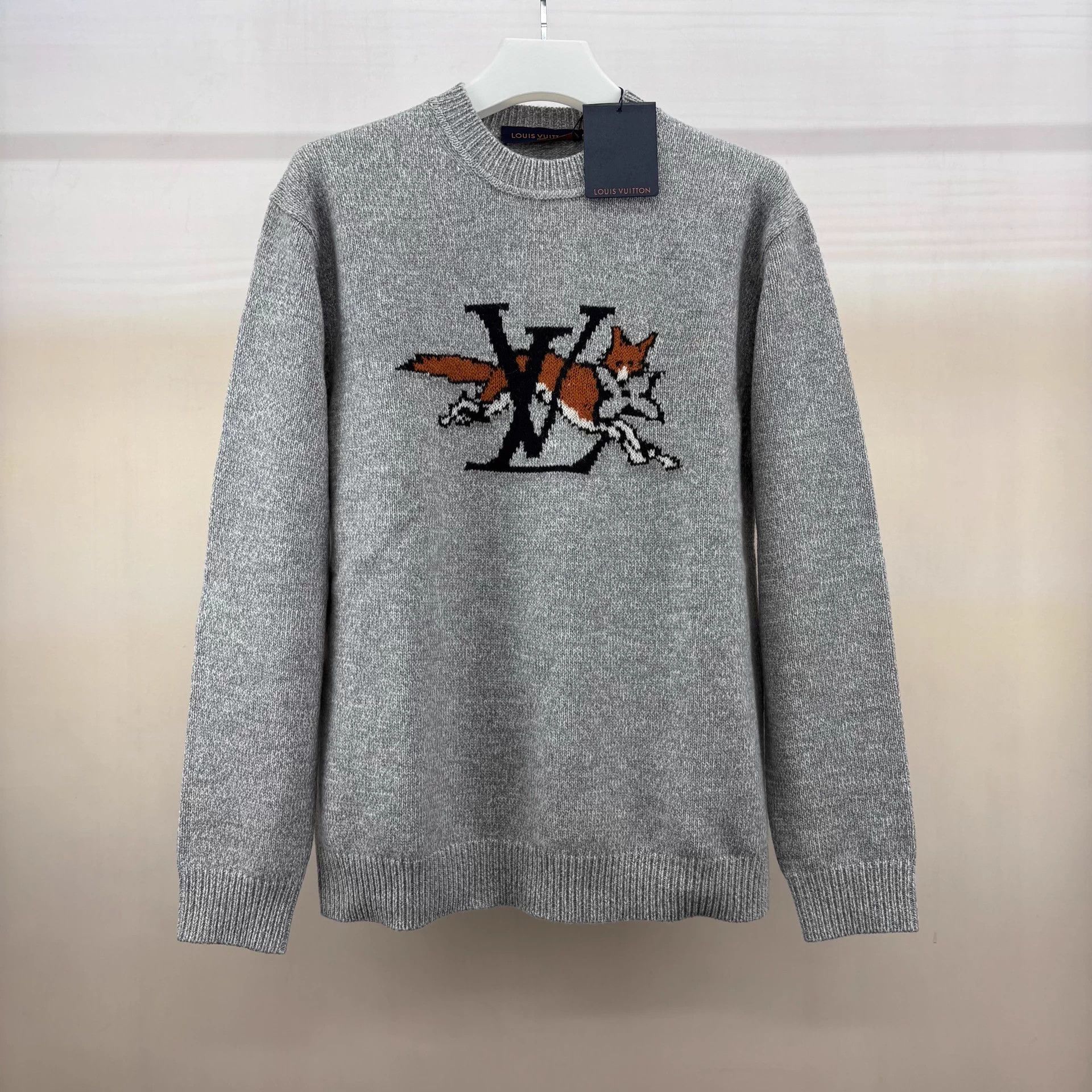 LV new gray fox embroidered knit sweater L