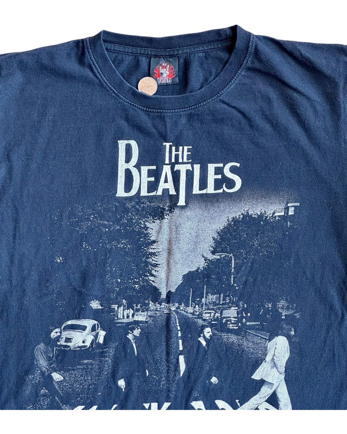 Vintage 2000s Abbey Road Beatles Tee Size US M / EU 48-50 / 2 - 4 Thumbnail
