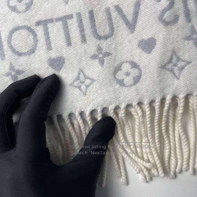Louis Vuitton Louis Vuitton Grey cashmere full print love presbyopia tas Size ONE SIZE - 3 Thumbnail