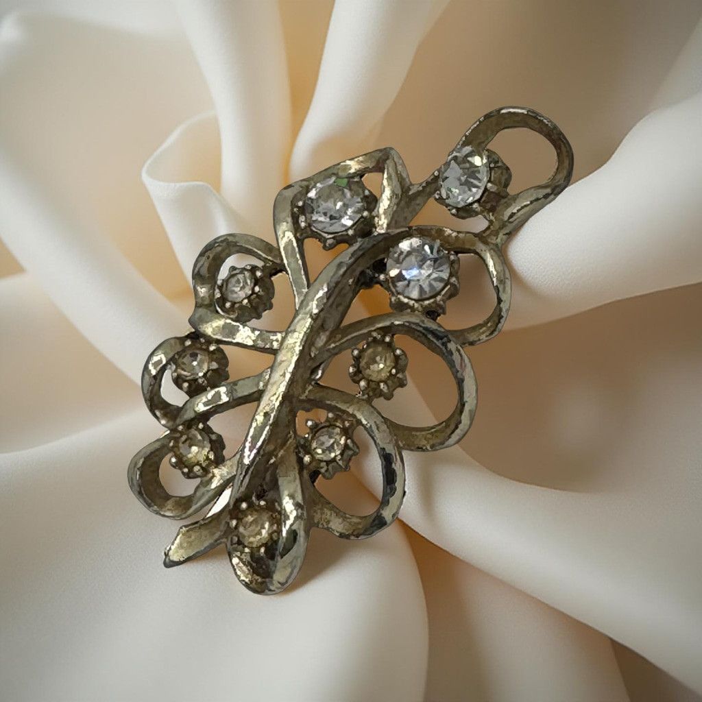 Other 1950s Vintage CORO Rhinestone Leaf Brooch Filigree Signed Size ONE SIZE - 1 Thumbnail