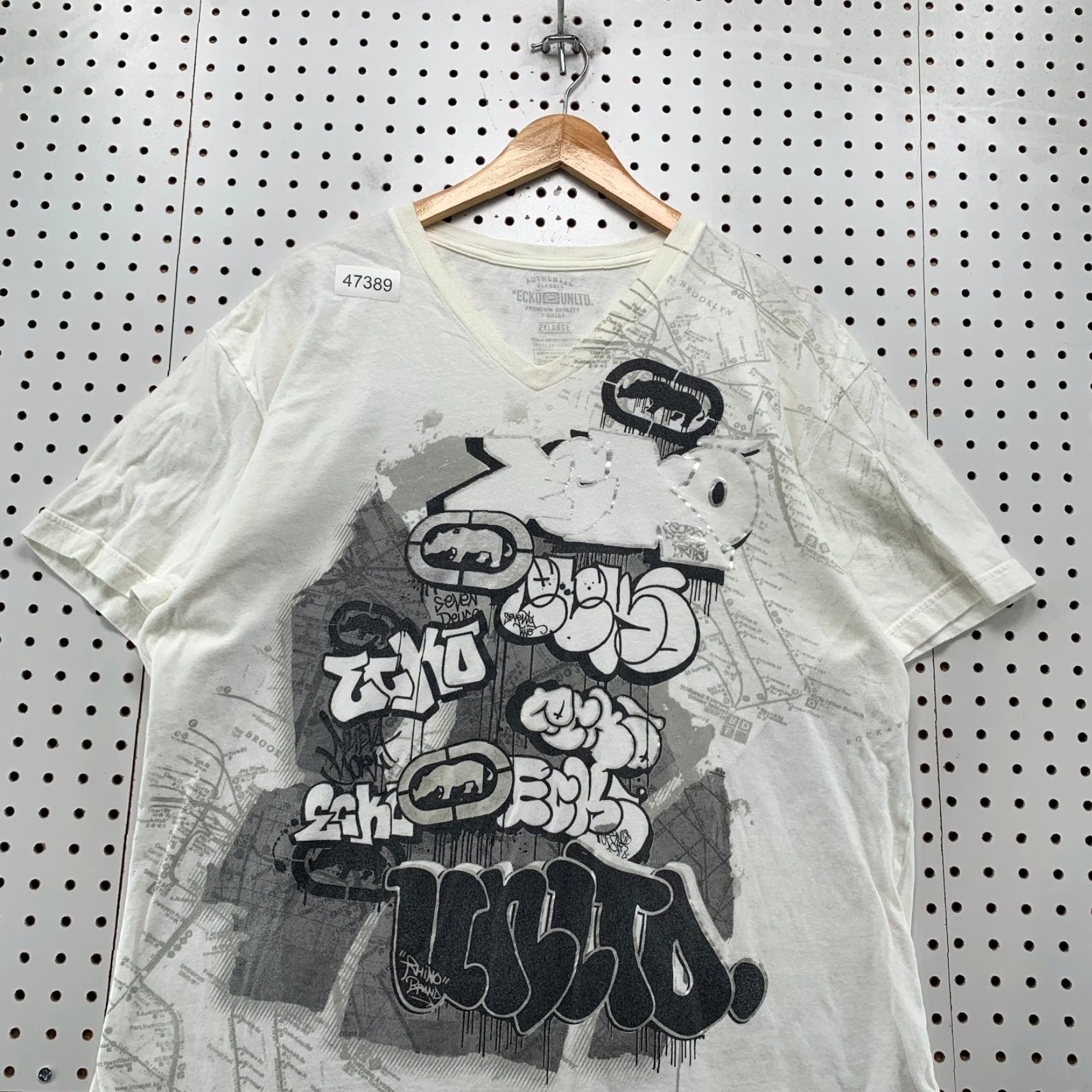 Ecko Unltd. VINTAGE Ecko Unltd T Shirt Mens 2XL White Graffiti Hip Hop V Neck Y2K Shirt Mens 2XL White Graffiti Hip Hop V Neck Y2K Size US XXL / EU 58 / 5 - 4 Thumbnail
