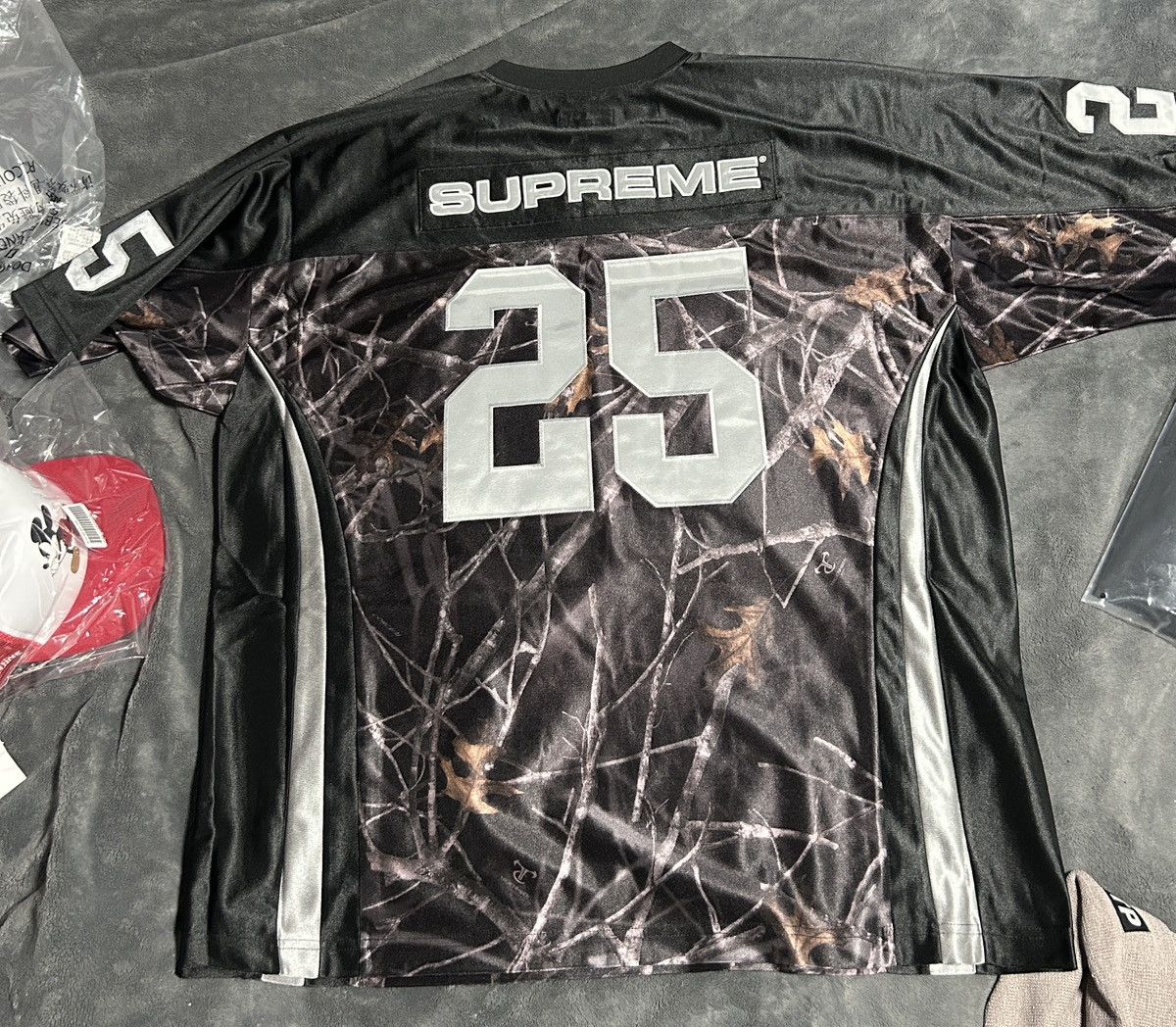 Supreme Supreme Breast Cancer Awareness Football Jersey realtree Size US XXL / EU 58 / 5 - 5 Thumbnail