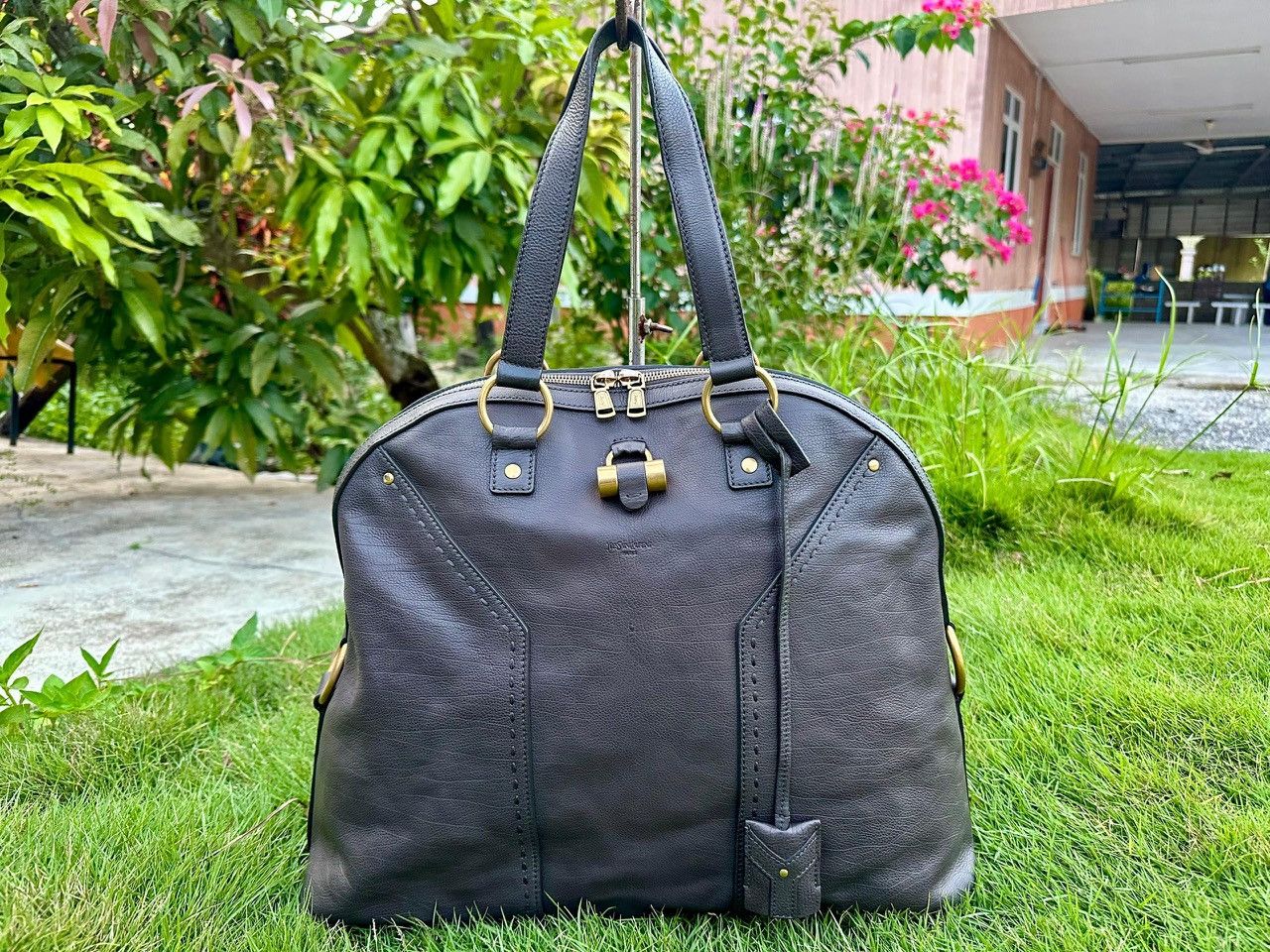 Yves Saint Laurent Authentic Yves Saint Laurent YSL Leather Muse Large Tote Bag Size ONE SIZE - 1 Thumbnail