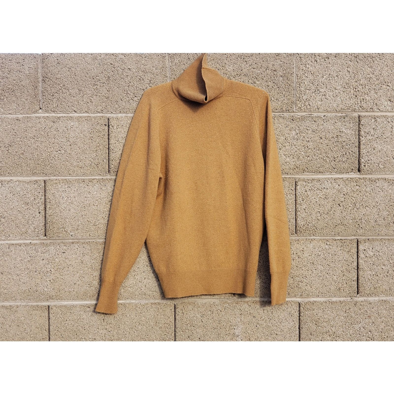 Lord & Taylor Lord And Taylor Cashmere Turtleneck Sweater, Made England 40 Size US L / EU 52-54 / 3 - 5 Thumbnail