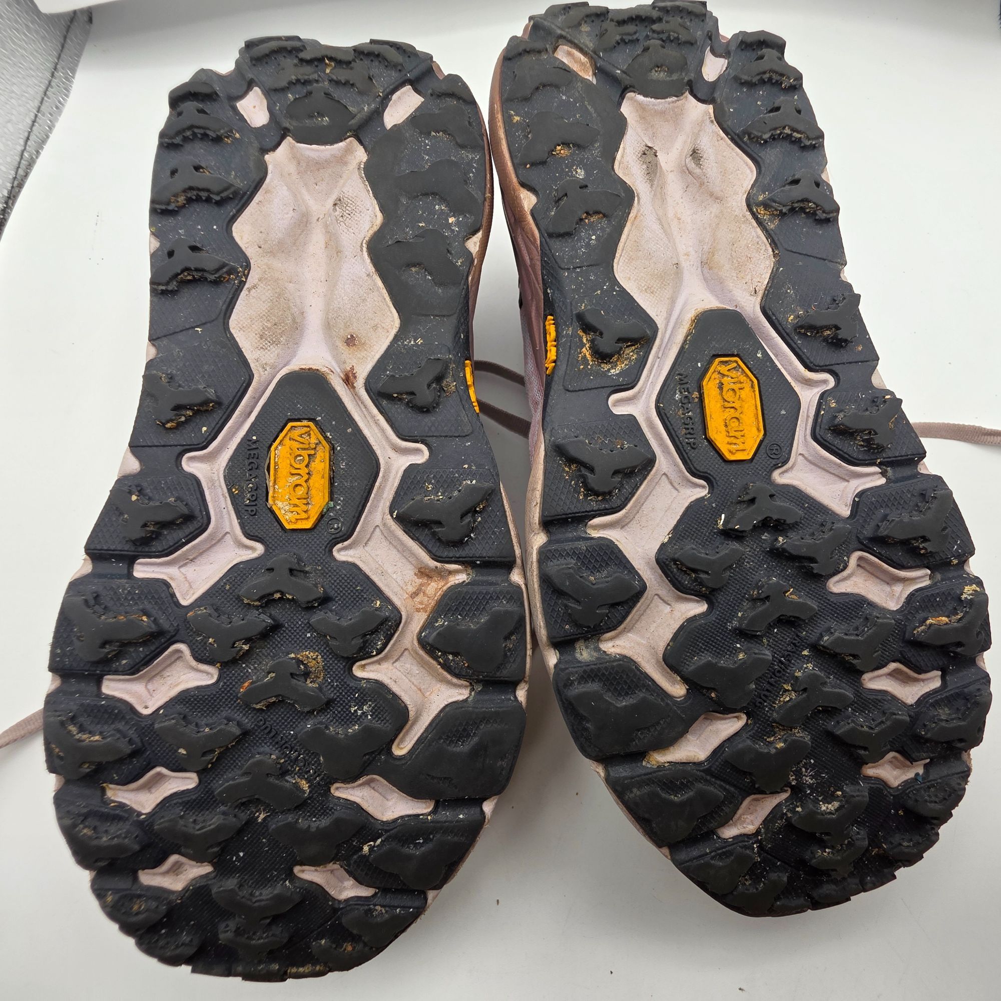 Hoka Hoka One One Speedgoat 5 Womens Size 7 Pink Trail Running Sh Size US 7 / IT 37 - 8 Thumbnail