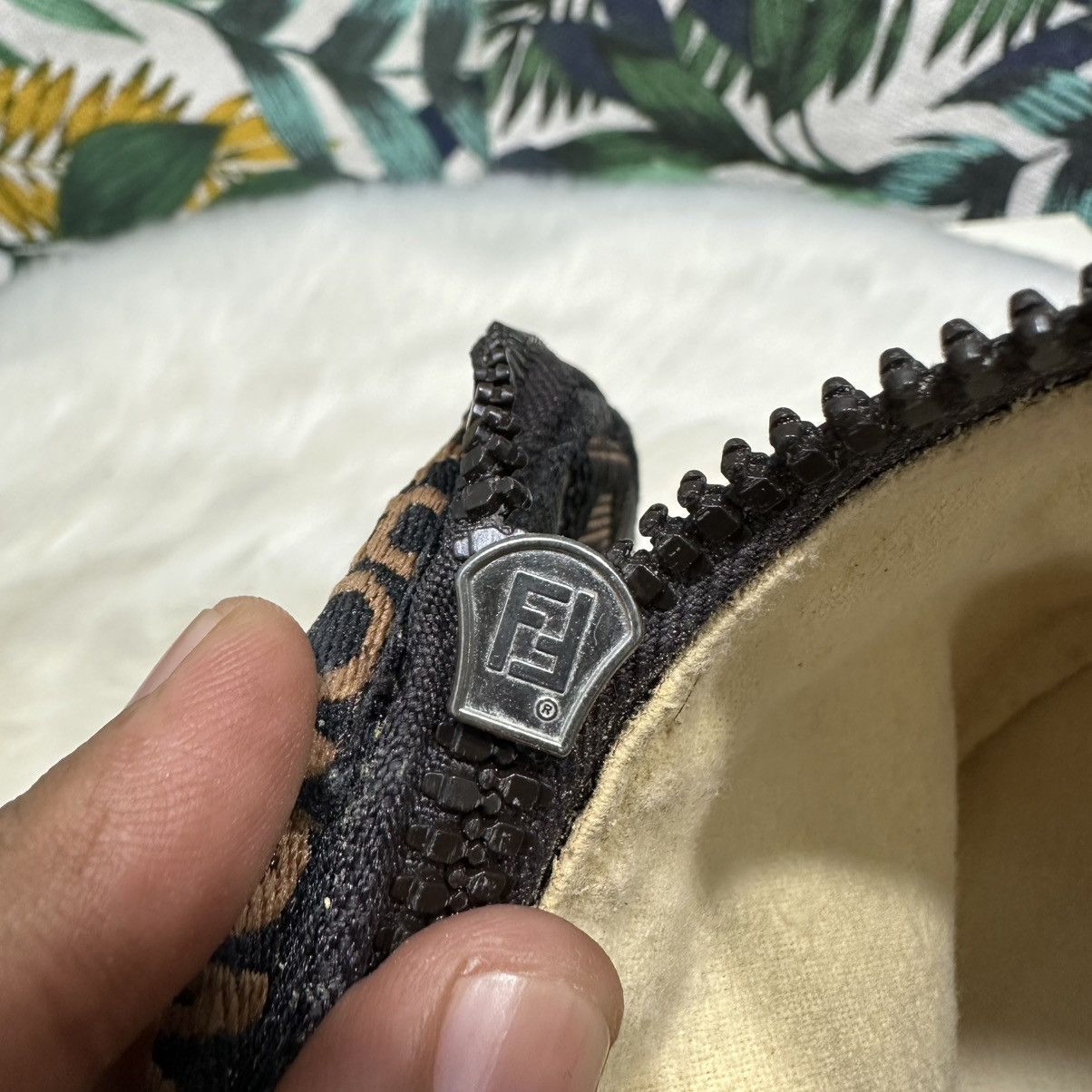 Fendi Authentic Vtg. FENDI Zucca Vanity Bag Size ONE SIZE - 11 Thumbnail