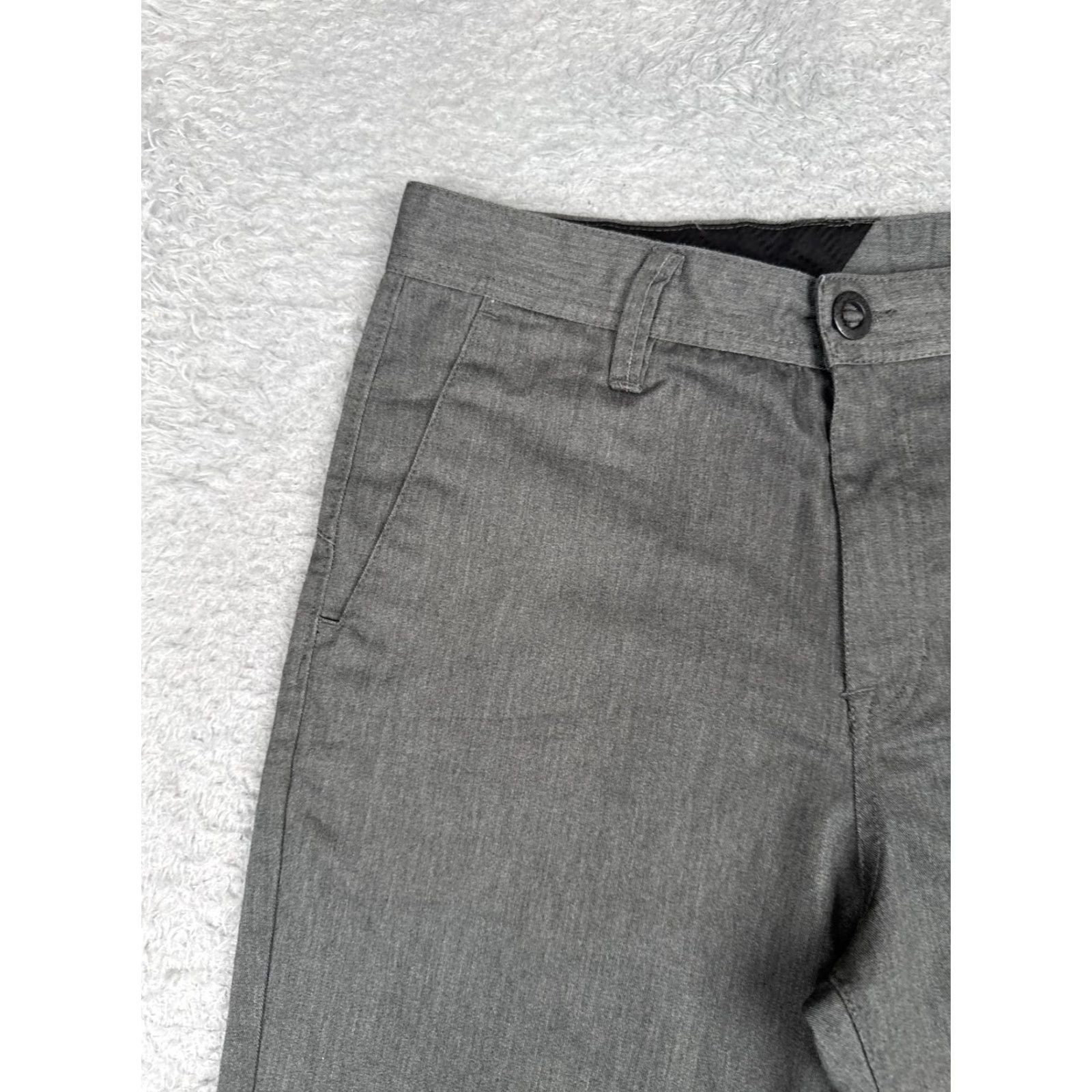 Volcom Volcom Mens Shorts 29 Gray Canvas Chino Flat Front 9 Inseam Casual Summer Wear Size US 29 - 4 Thumbnail