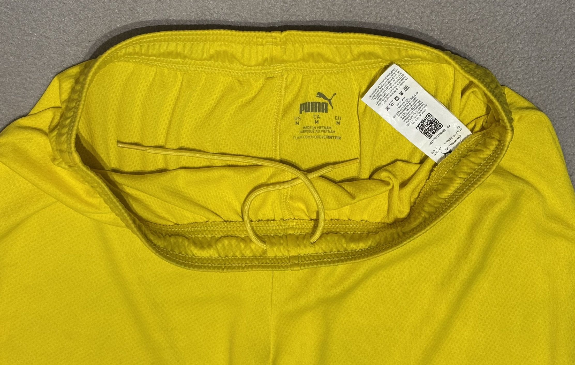 Puma Borussia Dortmund 2019/2020 Puma Football Shorts size M Size US 32 / EU 48 - 11 Thumbnail