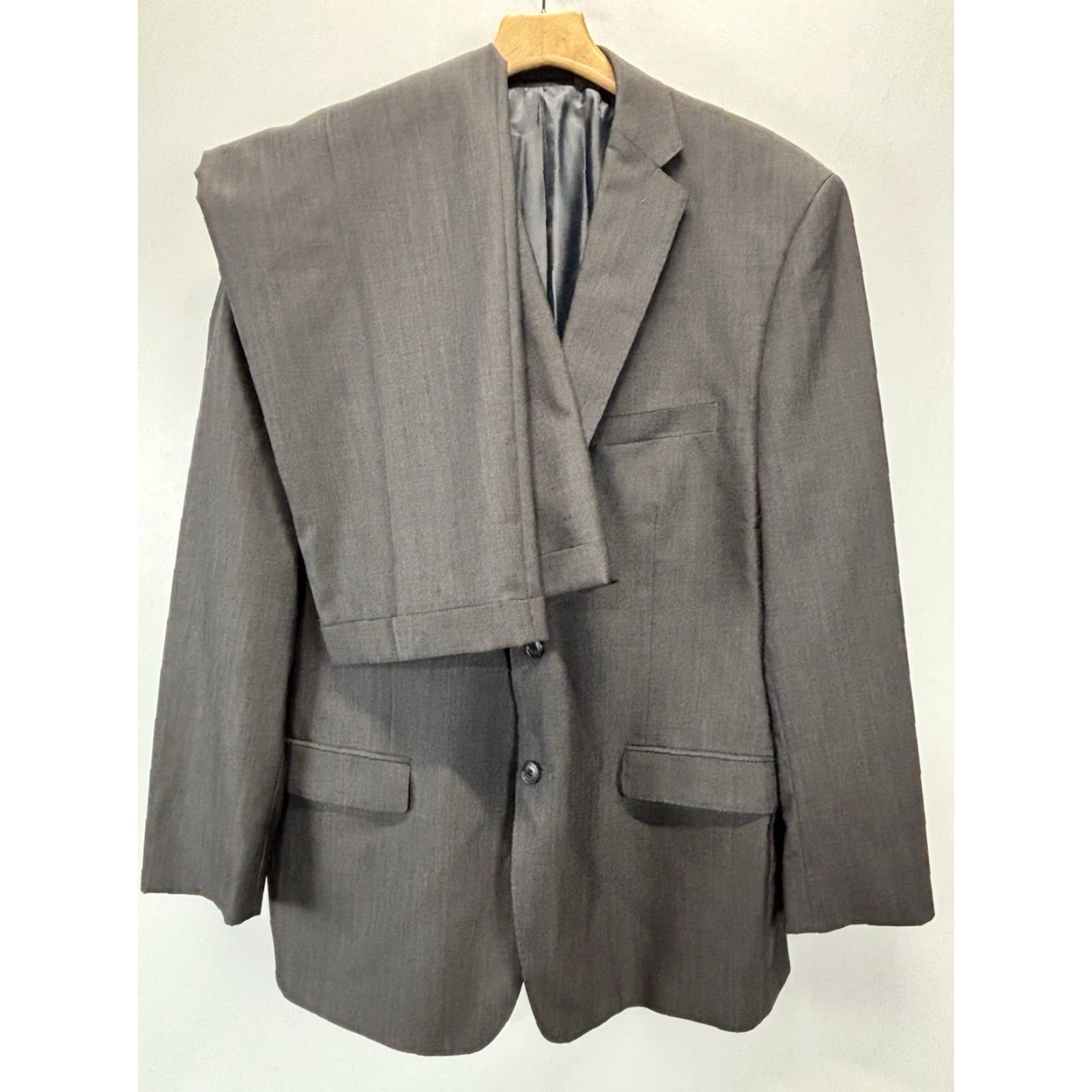 Calvin Klein Calvin Klein 2 Piece Suit Men Grey Wool 46R 40x29.5” Regular Two-Button Jacket Pants Career Mens Size 46R - 2 Thumbnail
