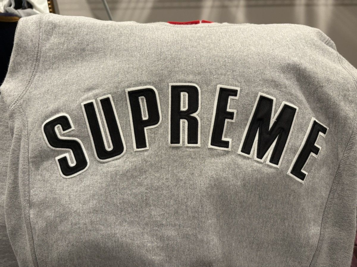 Supreme Supreme Arc Logo Crewneck, FW15 / Medium / Grey Size US M / EU 48-50 / 2 - 3 Thumbnail
