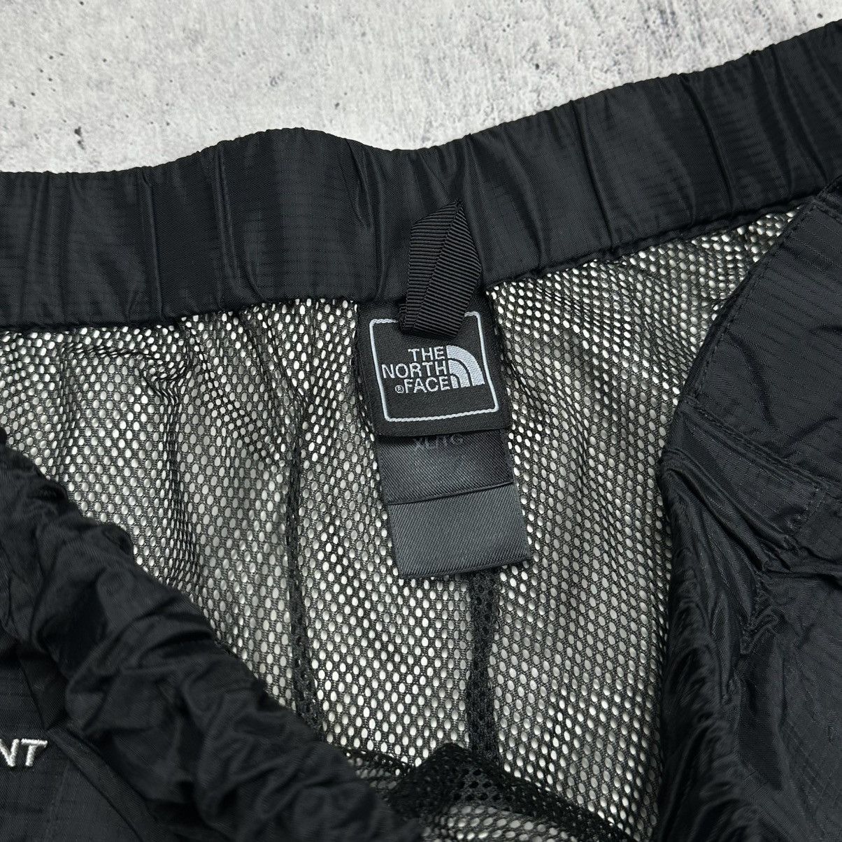 The North Face Vintage The North Face Hyvent Nylon Pants size XL Size US 36 / EU 52 - 6 Thumbnail