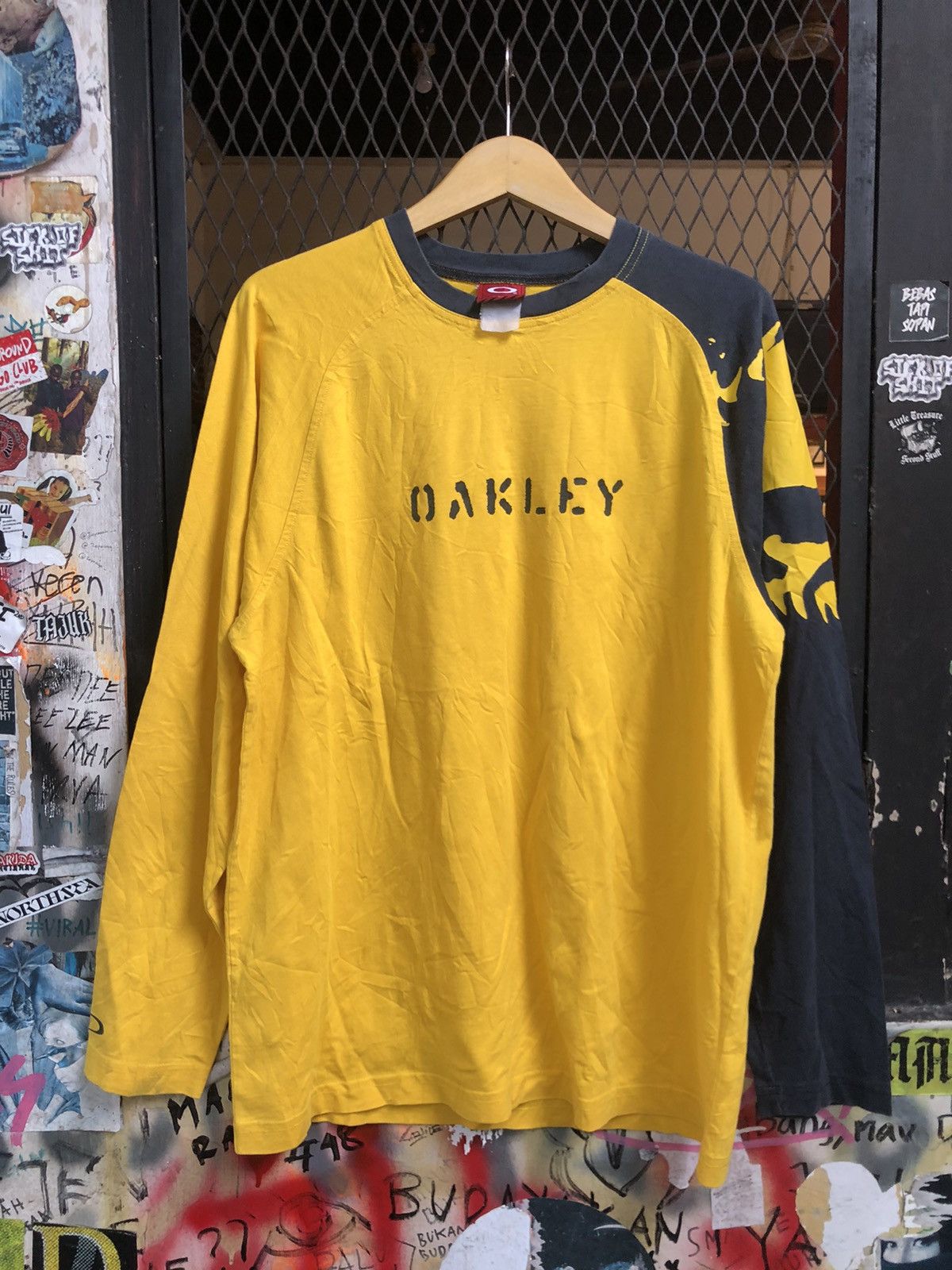 Oakley VINTAGE OAKLEY LONGSLEEVE Size US L / EU 52-54 / 3 - 1 Thumbnail
