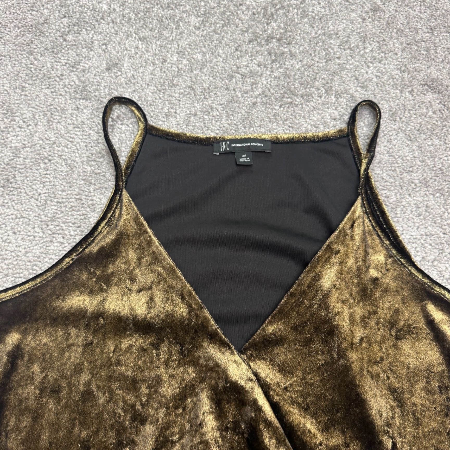 Vintage INC International Concept Tank Top Womens Medium Gold Velvet Shiny Metallic Logo Sleeveless Solid Size M / US 6-8 / IT 42-44 - 3 Thumbnail
