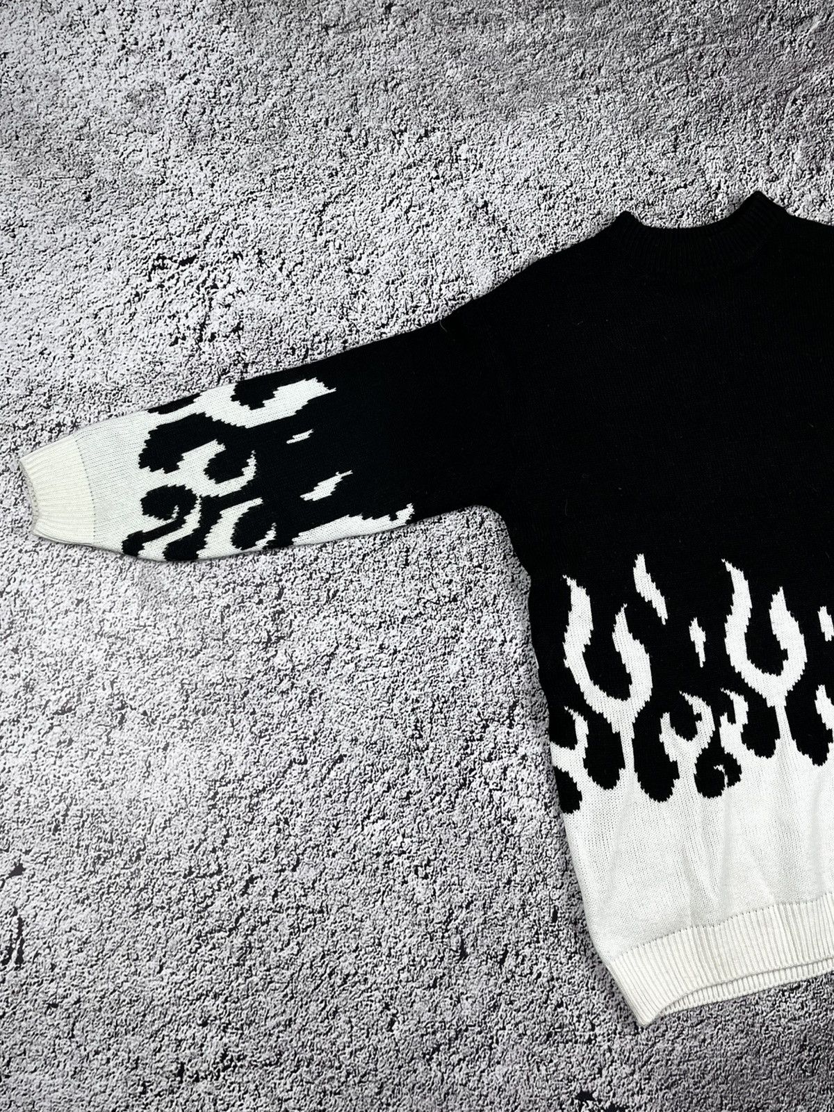 Vintage Vintage Y2K long fire style sweater streetwear size S Size US S / EU 44-46 / 1 - 3 Thumbnail