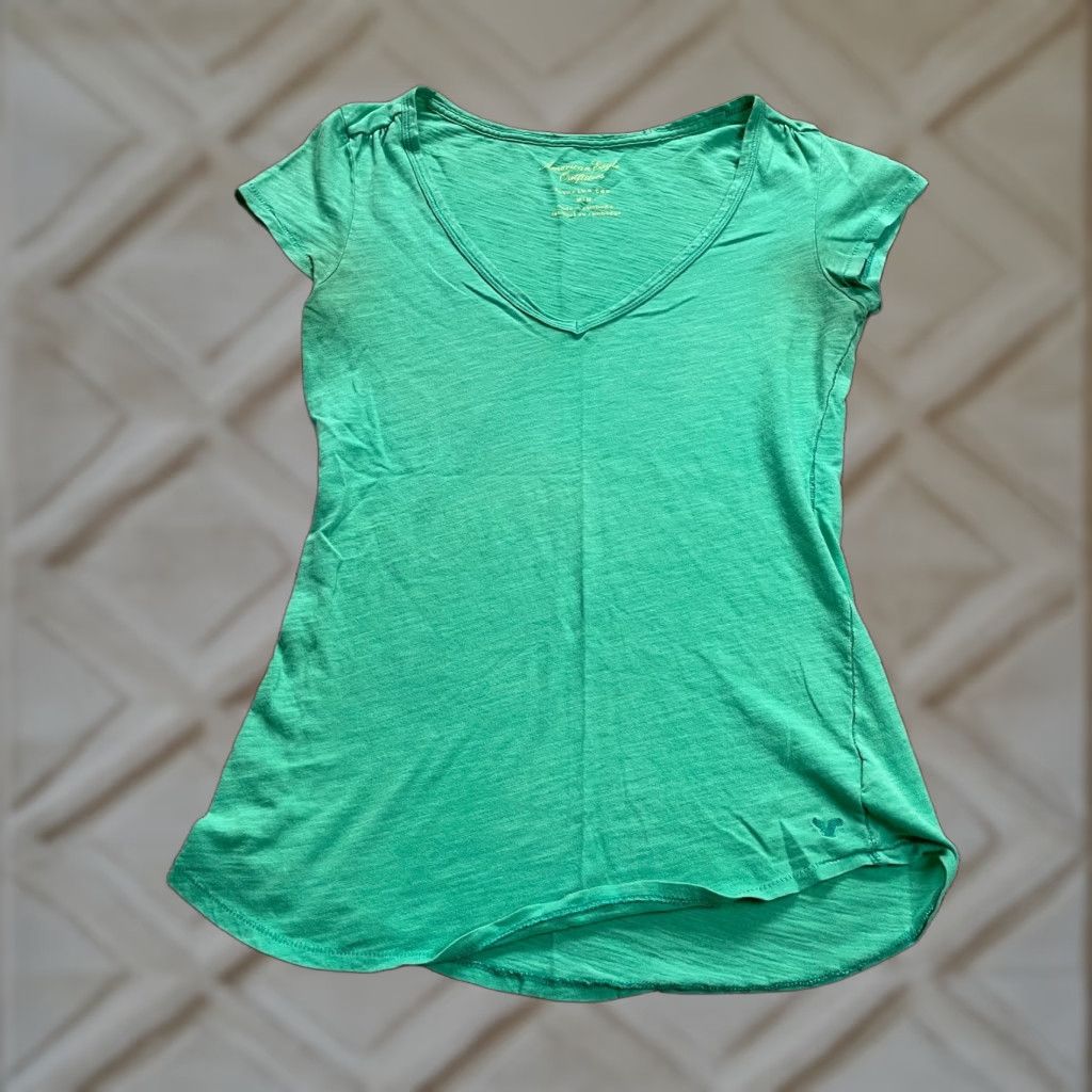 American Eagle Outfitters American Eagle Outfitters Shirt Womens M Green V-Neck Cotton Tee Size M / US 6-8 / IT 42-44 - 1 Thumbnail