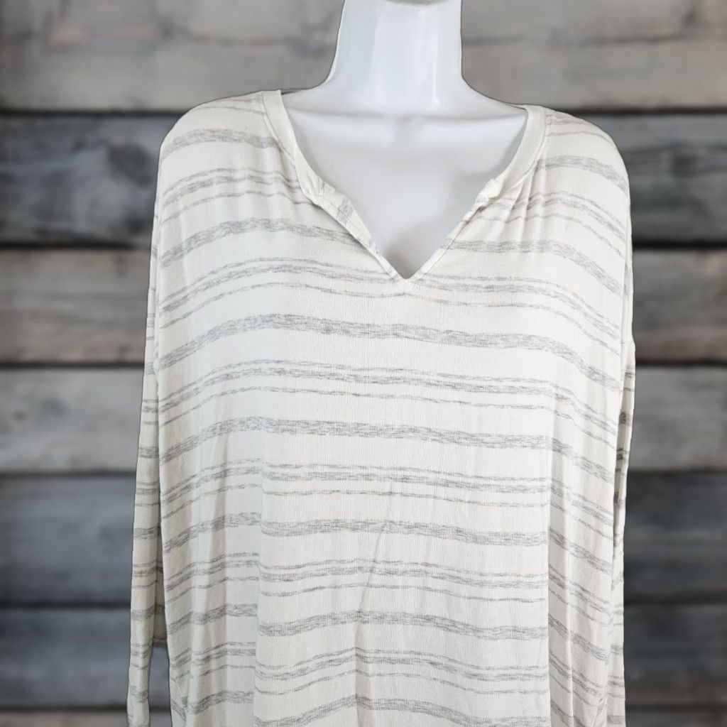 Vintage Cabi 5930 Womens Habitat Tee Sz Small Gray Striped Rayon Blend Long Sleeve Shirt Womens Size S / US 4 / IT 40 - 1 Thumbnail