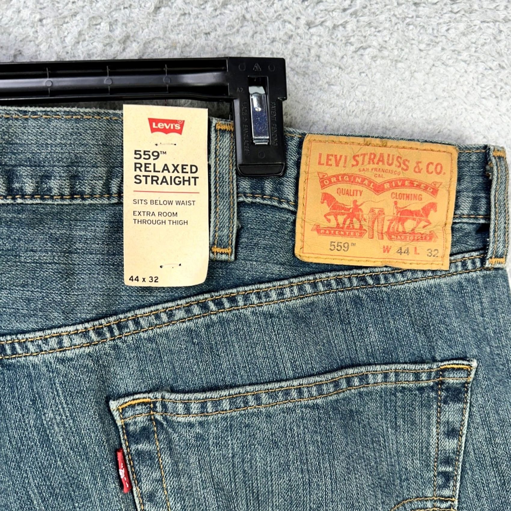 Levi's VINTAGE Levis 559 Men Relaxed Straight Jeans 44X32 Blue Distressed 5 Pockets Red Tab NEW Size US 44 / EU 60 - 7 Thumbnail