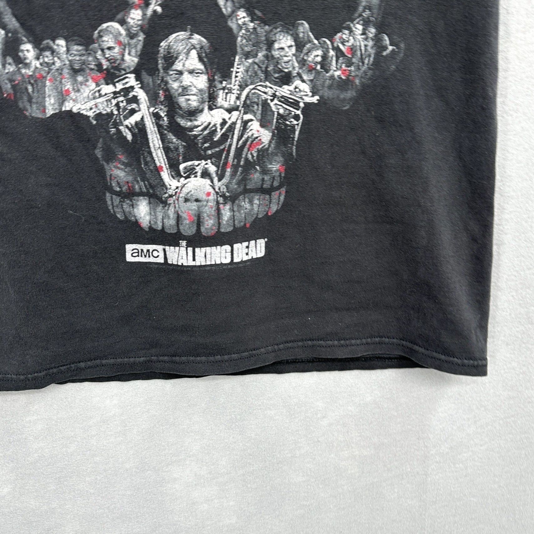 Vintage Walking Dead Shirt Mens Medium Black Negan Rick Michonne Daryl Skull Goth Retro READ Size US M / EU 48-50 / 2 - 3 Thumbnail