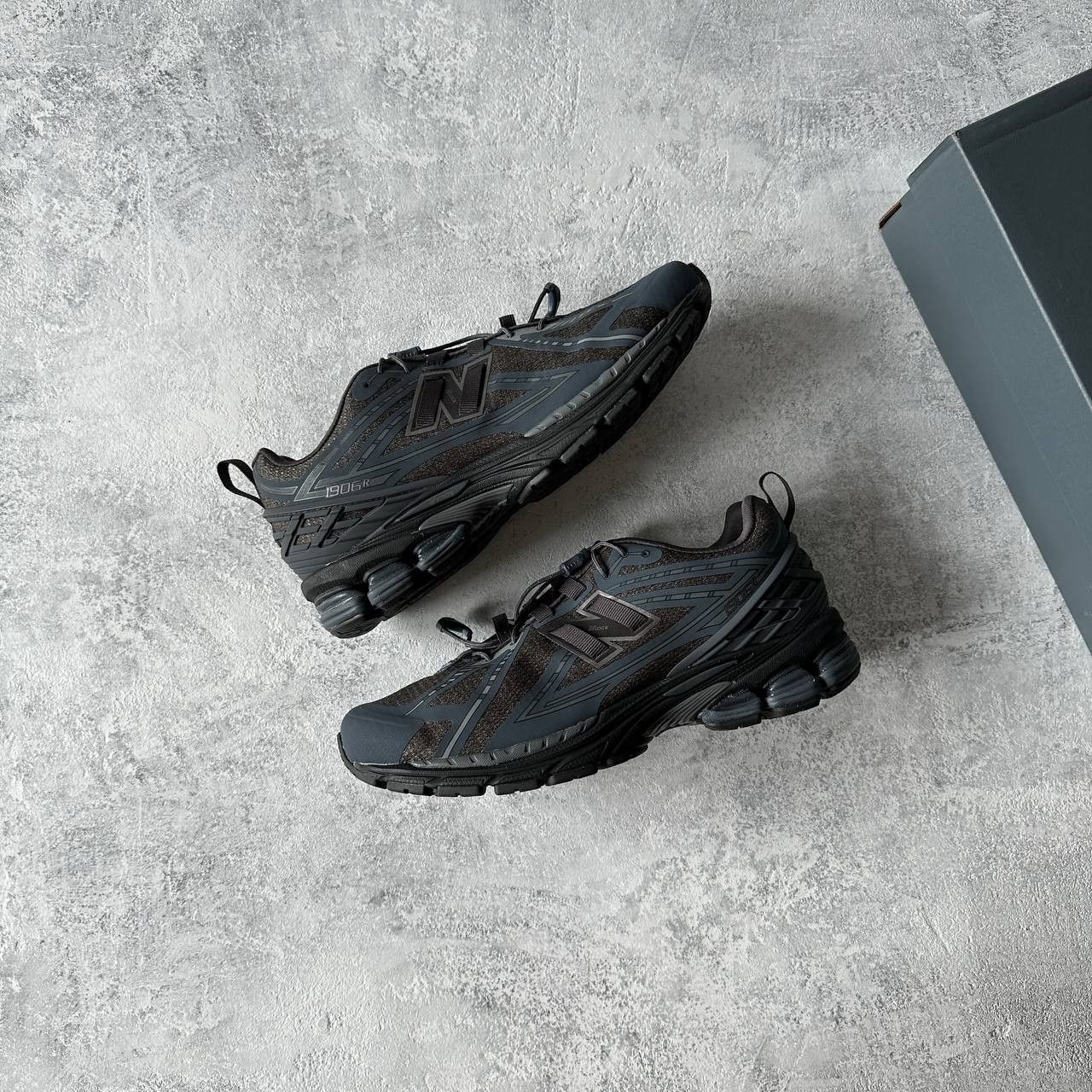 New Balance 1906R Black Cement Graphite Size 40.5 U1906RBG