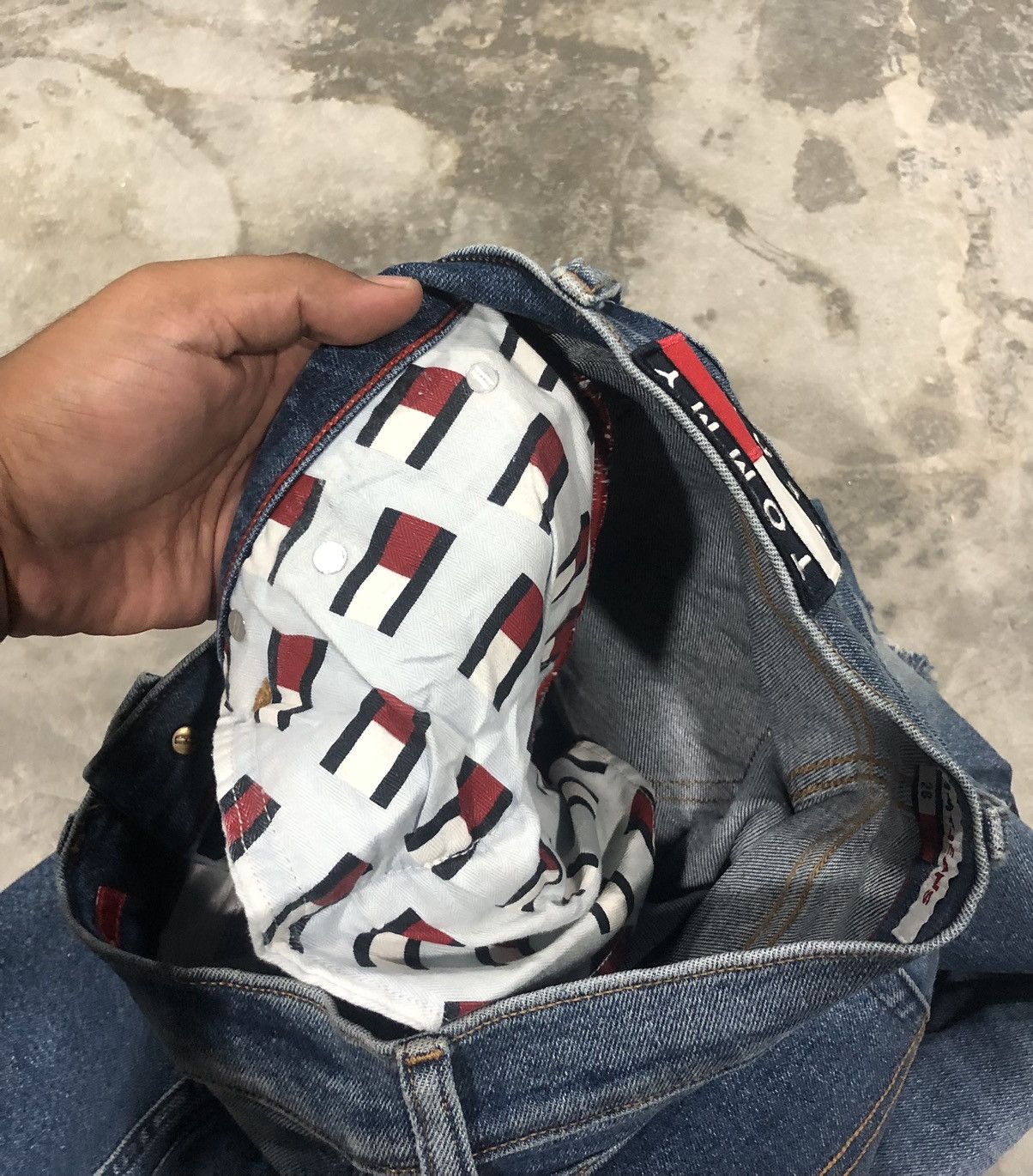 Other × Tommy Hilfiger Tommy Hilfiger distressed jeans Size 29" - 14 Thumbnail