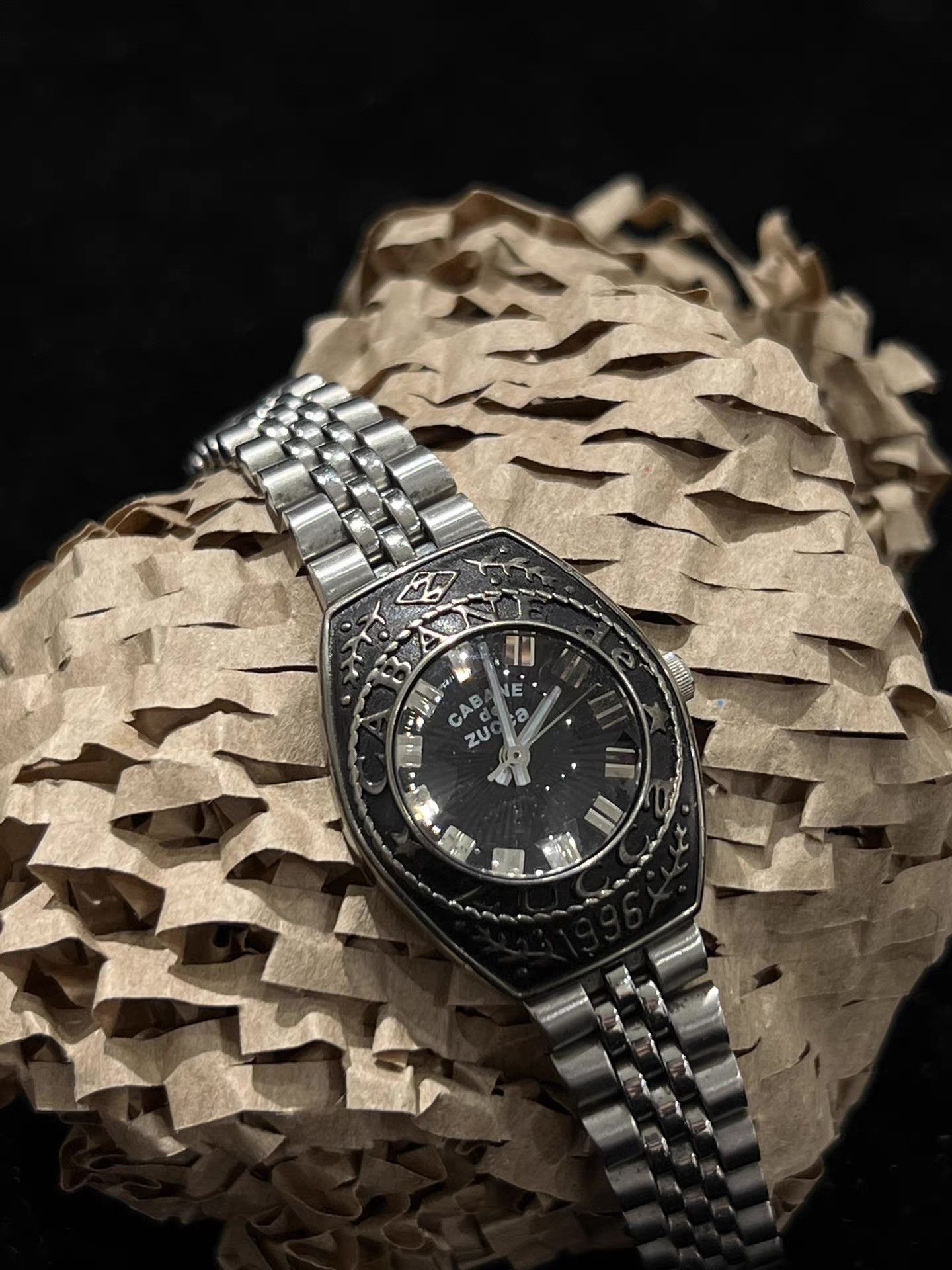 Zucca Cabane de Zucca Cast & Engraved Watch。 Q13 Size ONE SIZE - 5 Thumbnail