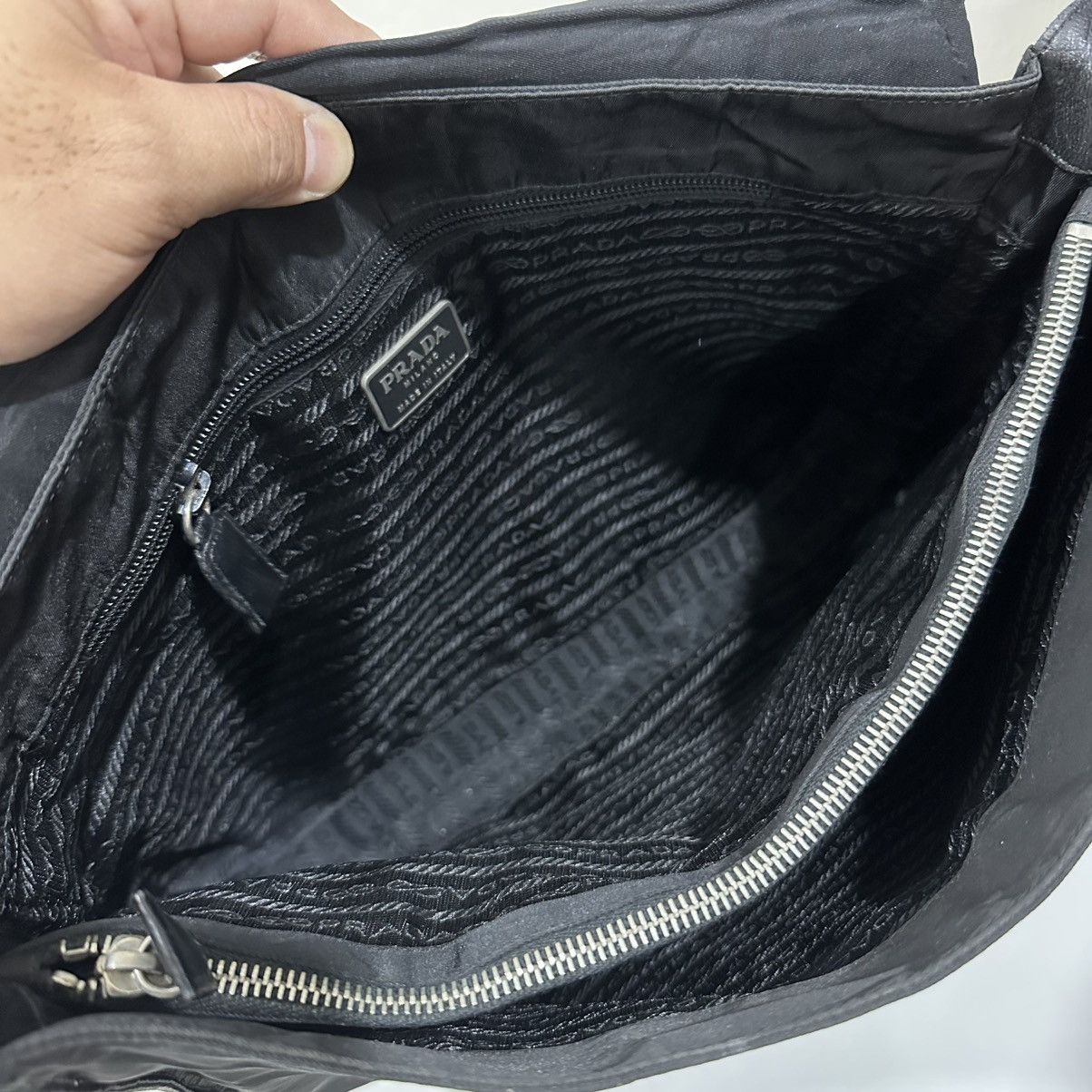 Prada AUTHENTIC PRADA NYLON TRIMMED LEATHER SHOULDER BAG Size ONE SIZE - 13 Thumbnail