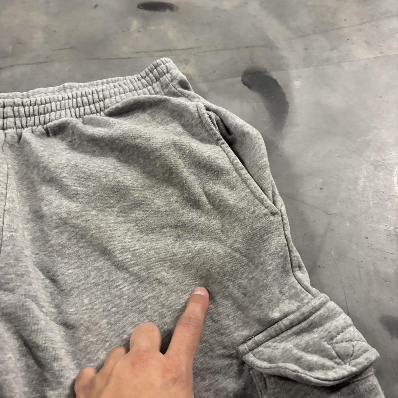 Vintage Crazy Vintage Y2K/2000s Baggy Light Grey Cargo Essential Sweatpants! Size L Size US 34 / EU 50 - 5 Thumbnail