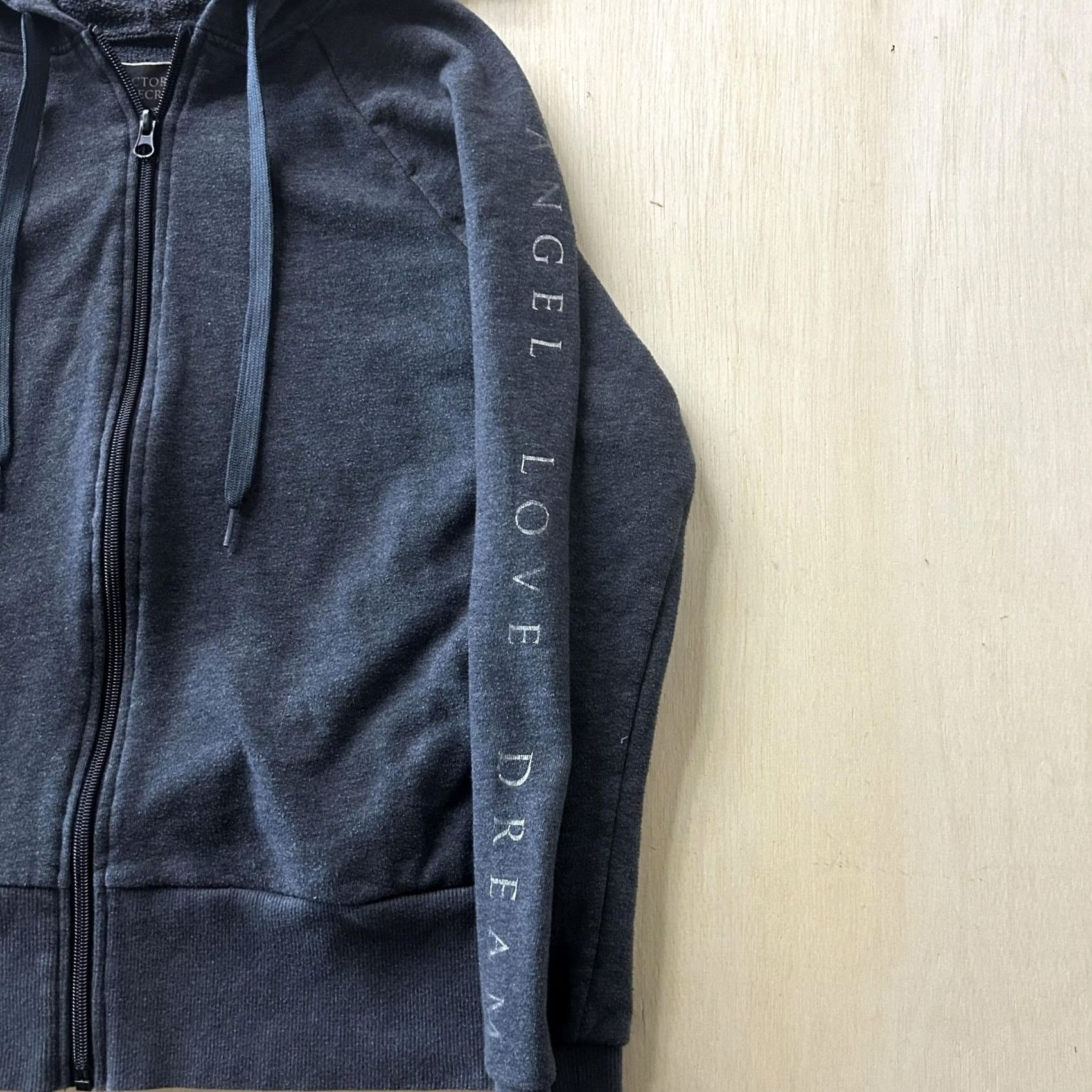 Victoria's Secret Victoria's Secret Hoodie Womens XS Gray Full Zip Angel Love Dream Graphic Fleece Size XS / US 0-2 / IT 36-38 - 2 Thumbnail