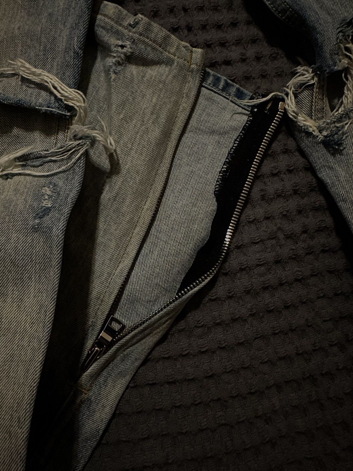 Mintcrew OG Mintcrew Distressed Denim Jeans with Zippers Size 32 Size US 32 / EU 48 - 2 Thumbnail
