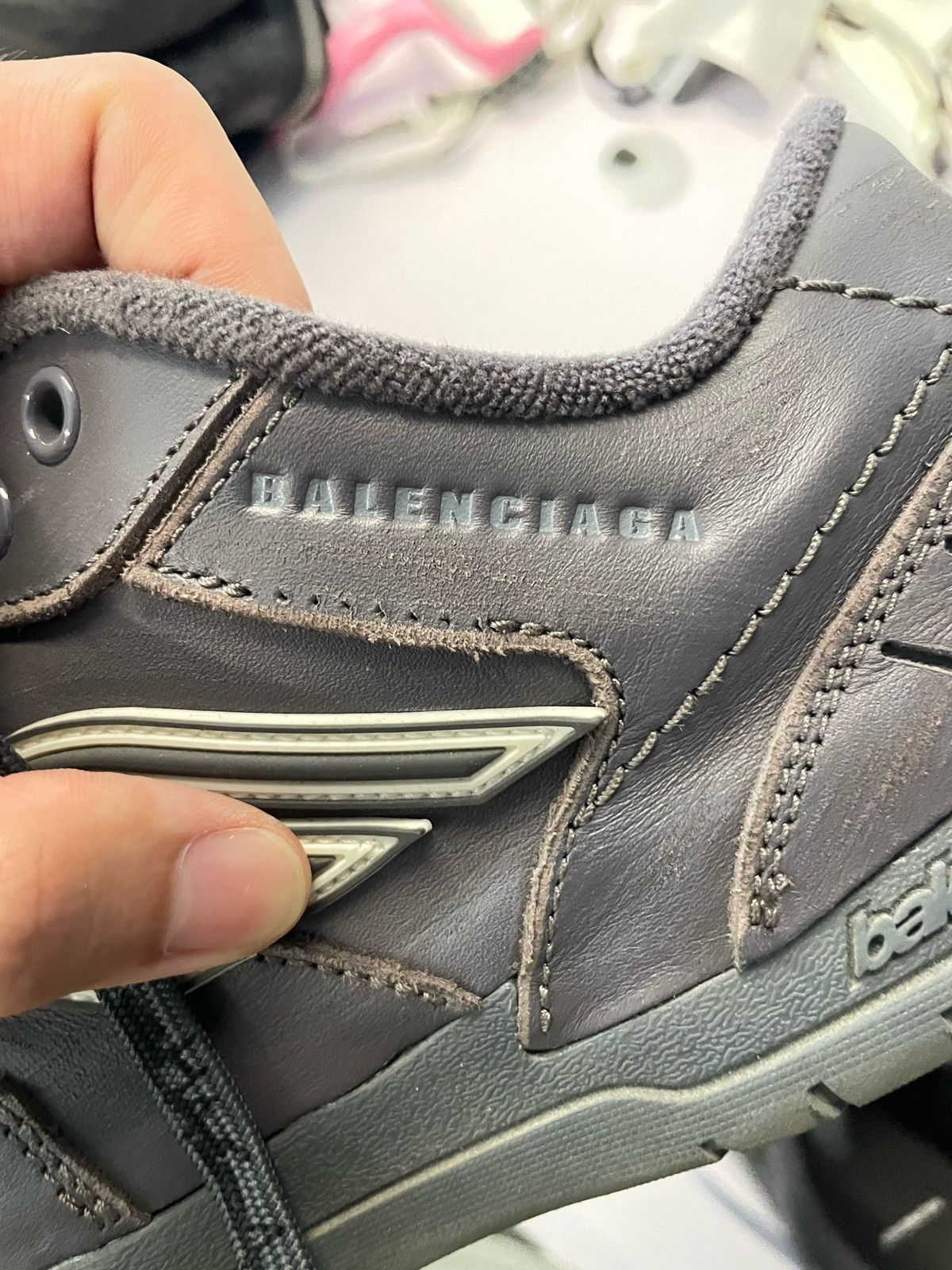 Balenciaga Balenciaga Hamptons Worn-Out Low-Top Sneaker Size US 8 / EU 41 - 19 Thumbnail