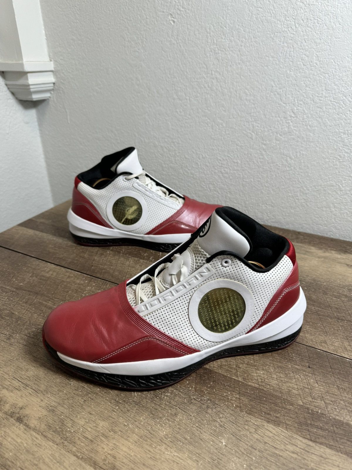 Jordan Brand Size 12 - Jordan 2010 Welcome Home Red / White Wade Size US 12 / EU 45 - 2 Thumbnail