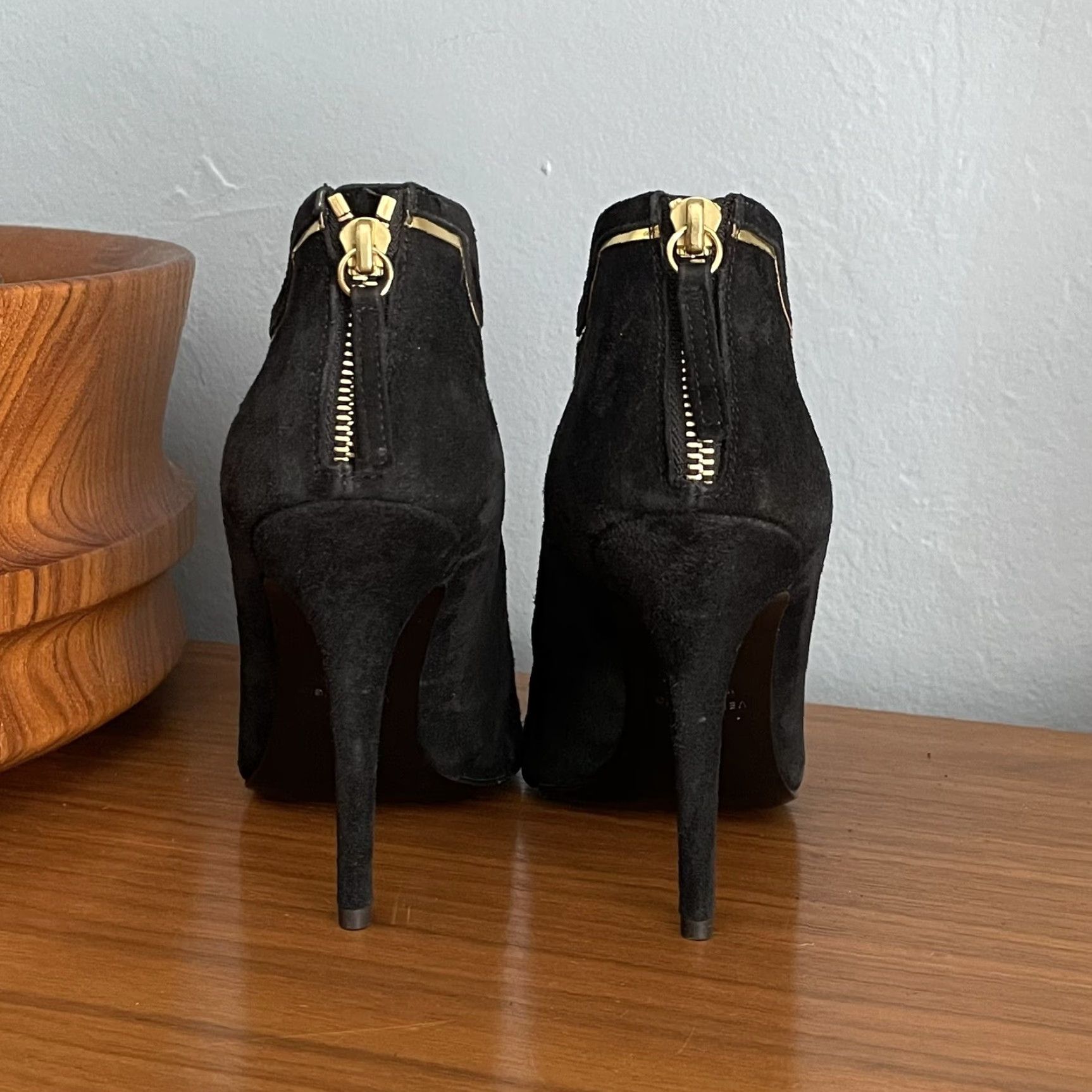 Giuseppe Zanotti VINTAGE Giuseppe Zanotti Black Suede Booties Stiletto Heel Gold Trim Ankle Zip 36 Size US 6 / IT 36 - 5 Thumbnail