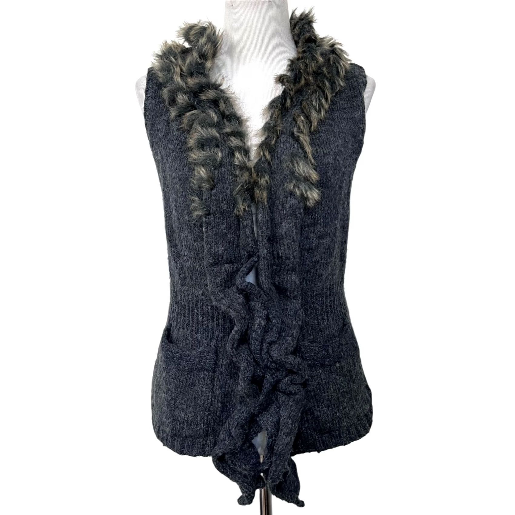 Vintage Sioni Women’s Sweater Vest Wool Blend Ruffle Faux Fur Trim Gray Size Small Vest Women Wool Blend Fur Trim Casual Party/Cocktail Sl Centered on Gray Size S / US 4 / IT 40 - 2 Thumbnail