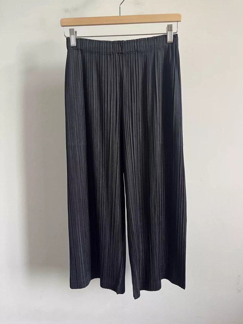 Issey Miyake Issey Miyake size:3 Black pleated trousers Size 22" - 1 Thumbnail